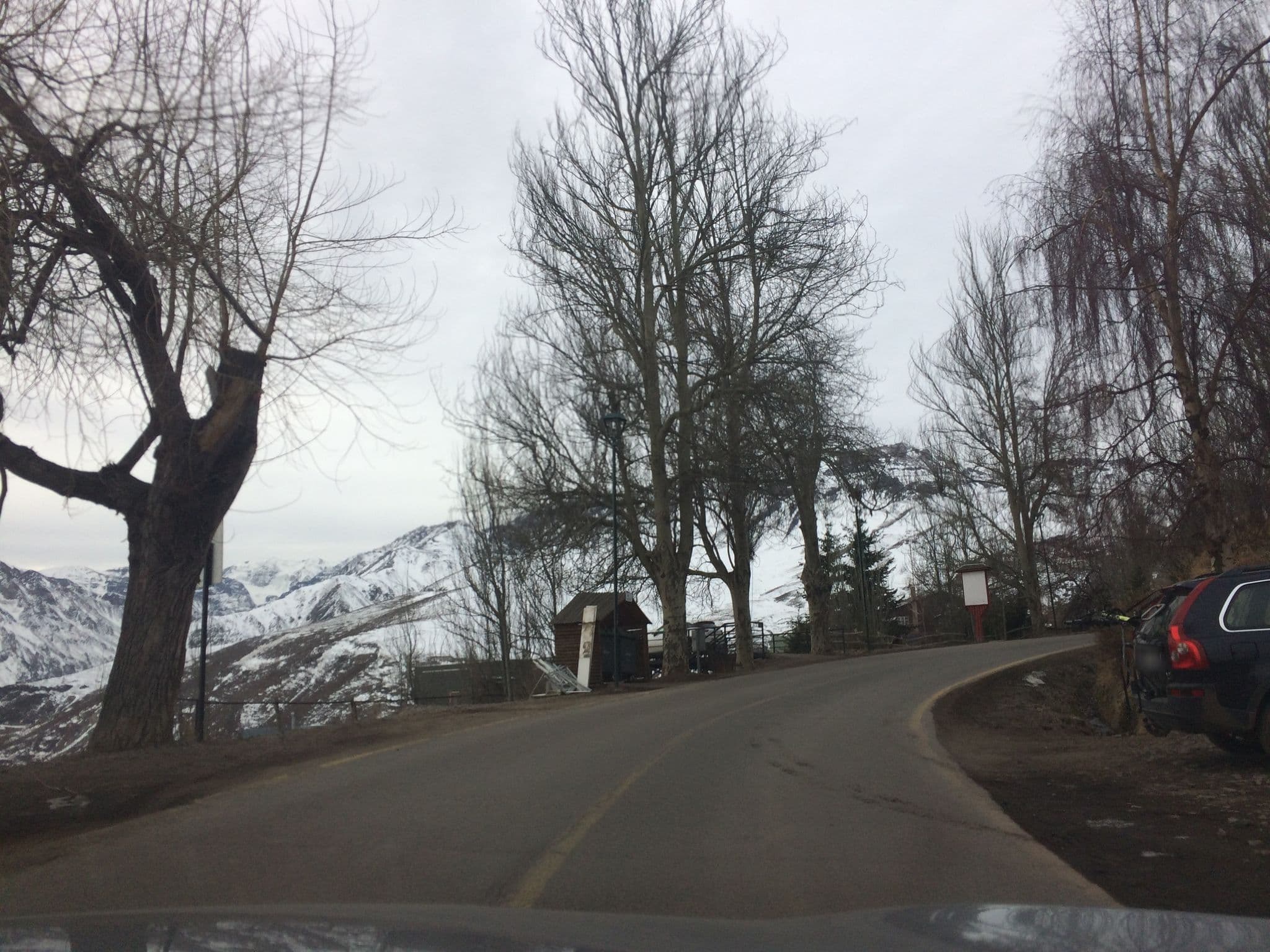 Street view near La Cornisa Lodge, Peñalolén — © frizatch (CC BY-SA · Mapillary)