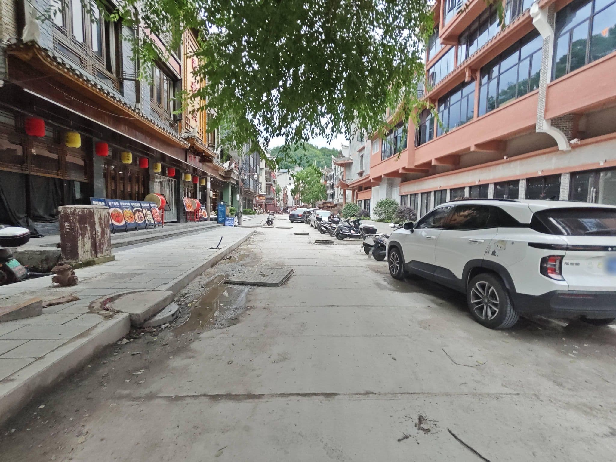 Street view near 锦天大酒店, Fenghuang — © xbd (CC BY-SA · Mapillary)