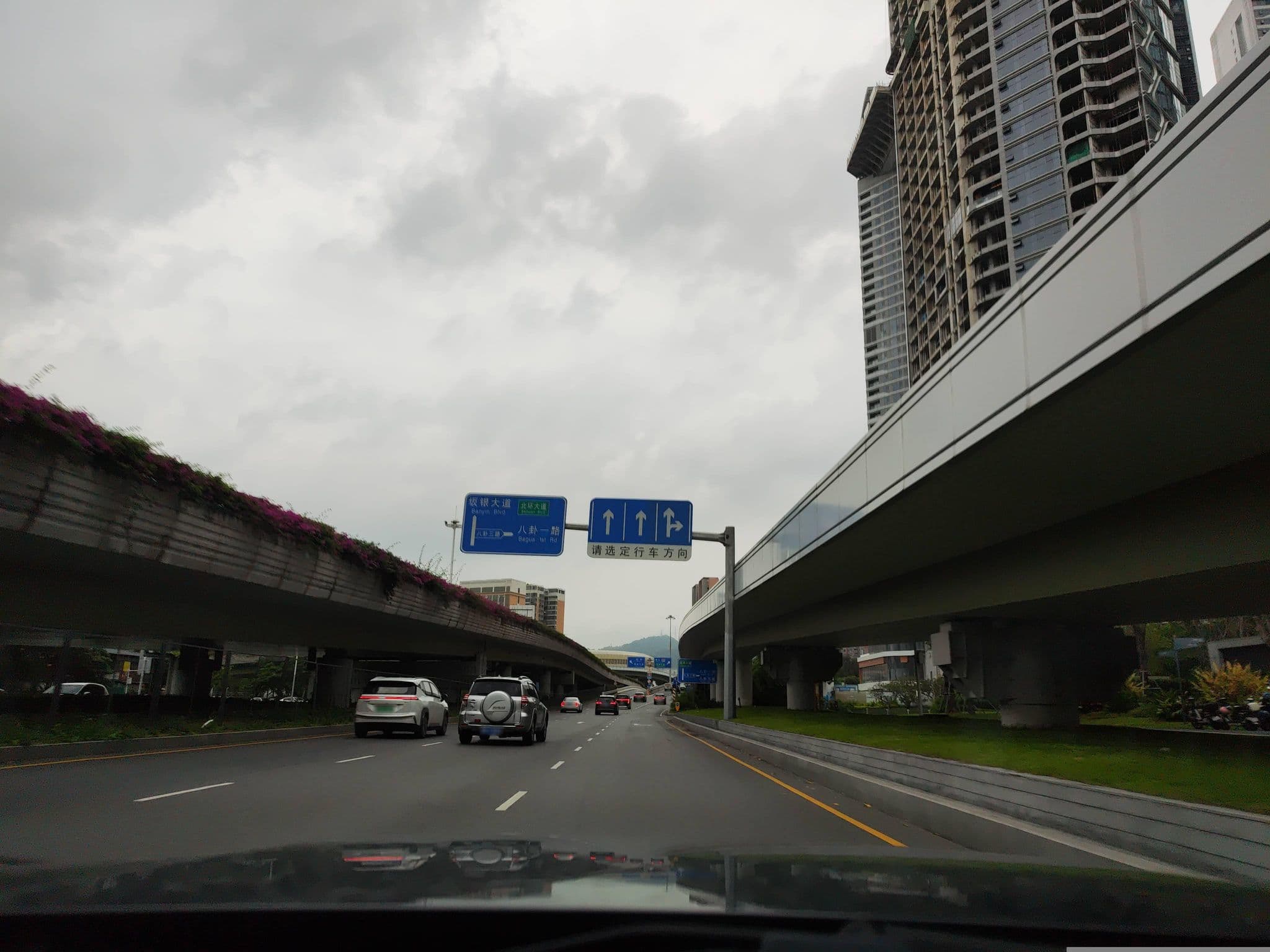 Street view near 多彩城酒店, Huaqingbei — © Obanazawa_Kuri (CC BY-SA · Mapillary)