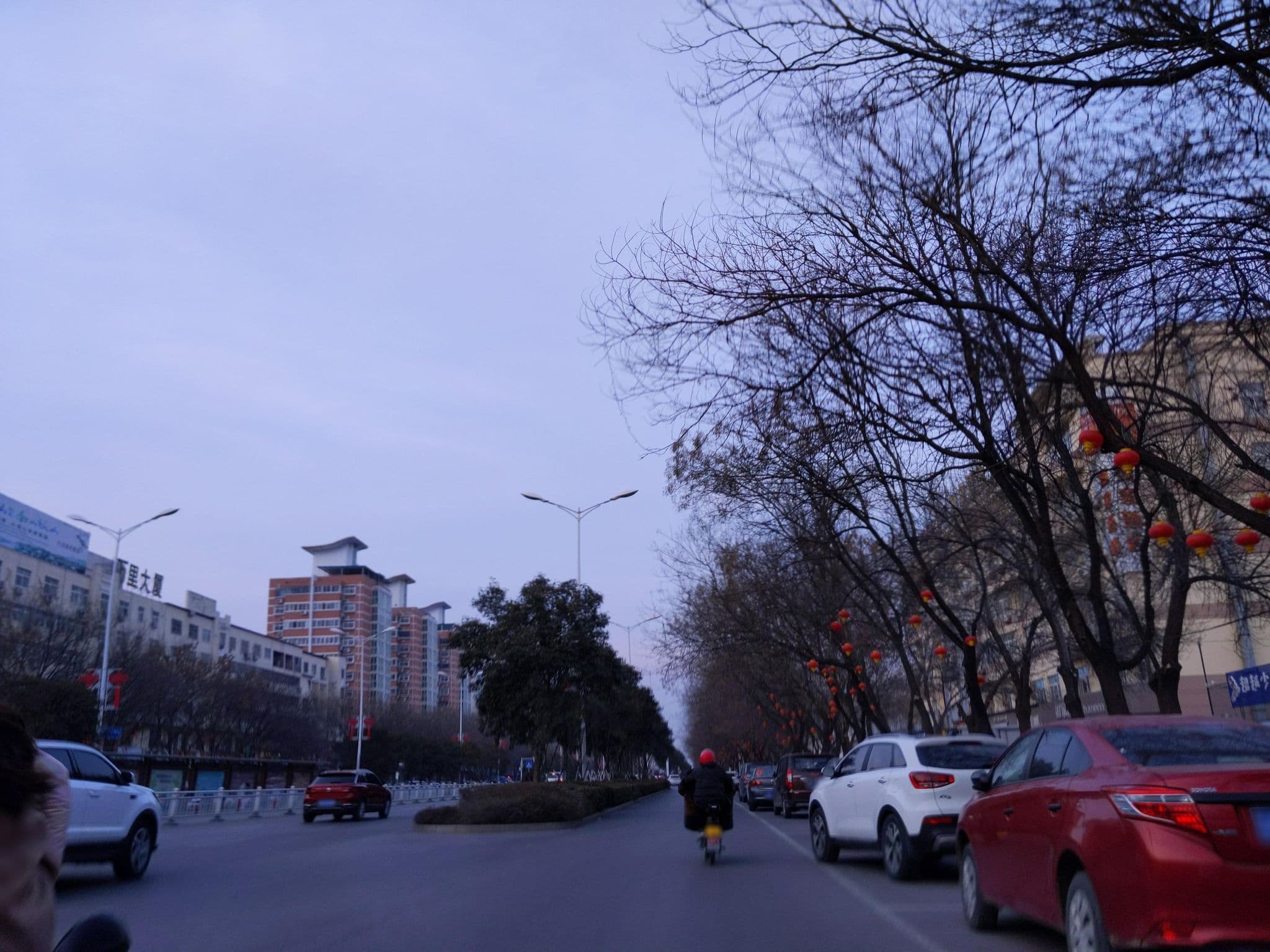 Street view near 濮阳品悦.雅居酒店, Puyang Chengguanzhen — © who_i_am (CC BY-SA · Mapillary)