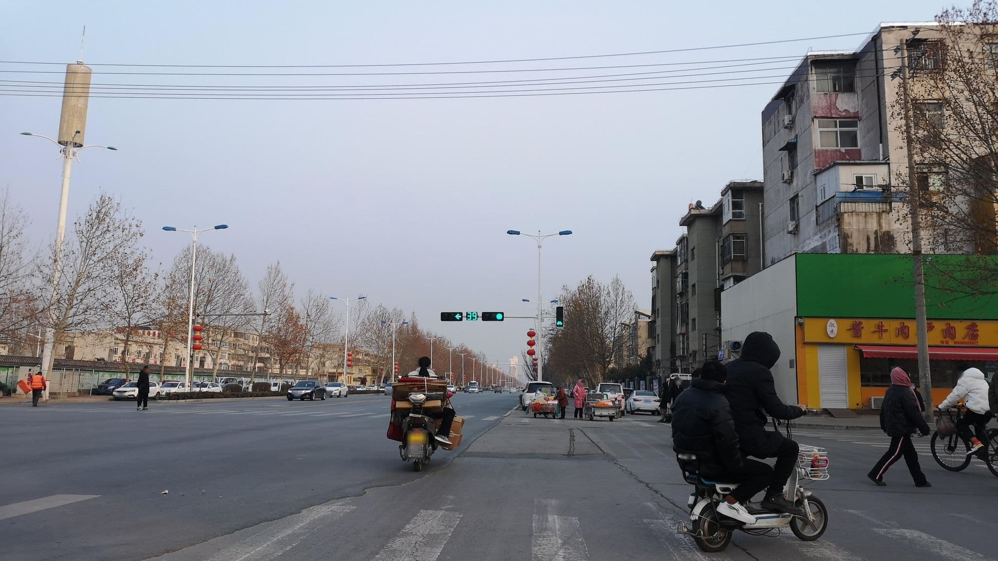Street view near 濮阳佰缘快捷宾馆, Puyang Chengguanzhen — © who_i_am (CC BY-SA · Mapillary)