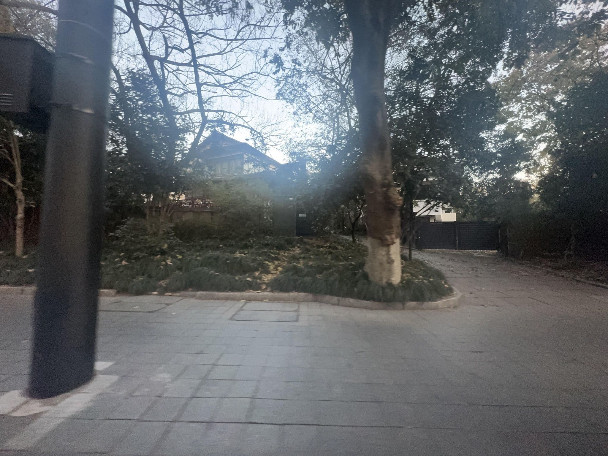 Street view near Orange Hotel (Xihu Lake ), Hangzhou — © filipb (CC BY-SA · Mapillary)
