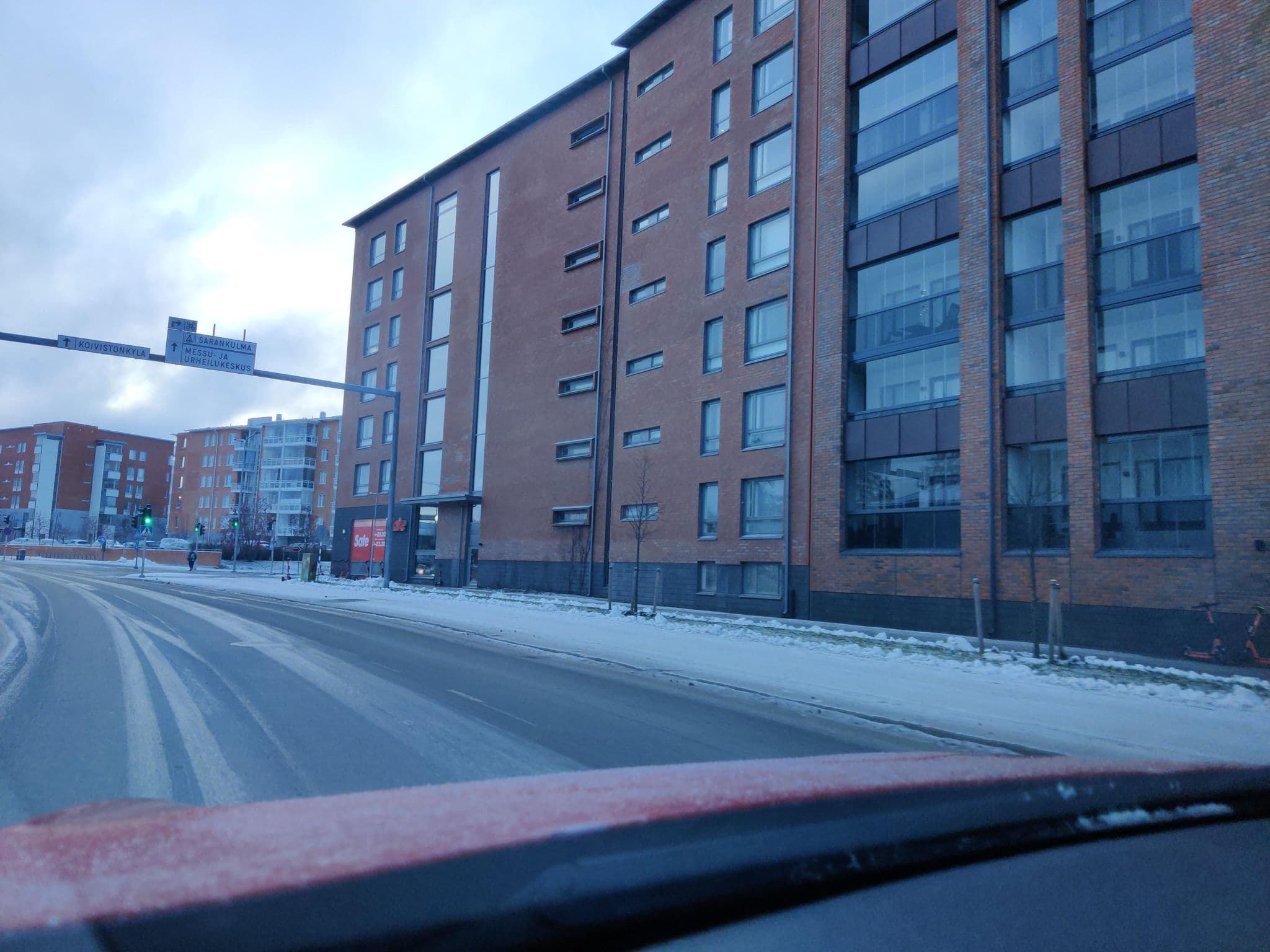 Street view near Hotelli Ville, Hatanpää — © teukkam (CC BY-SA · Mapillary)