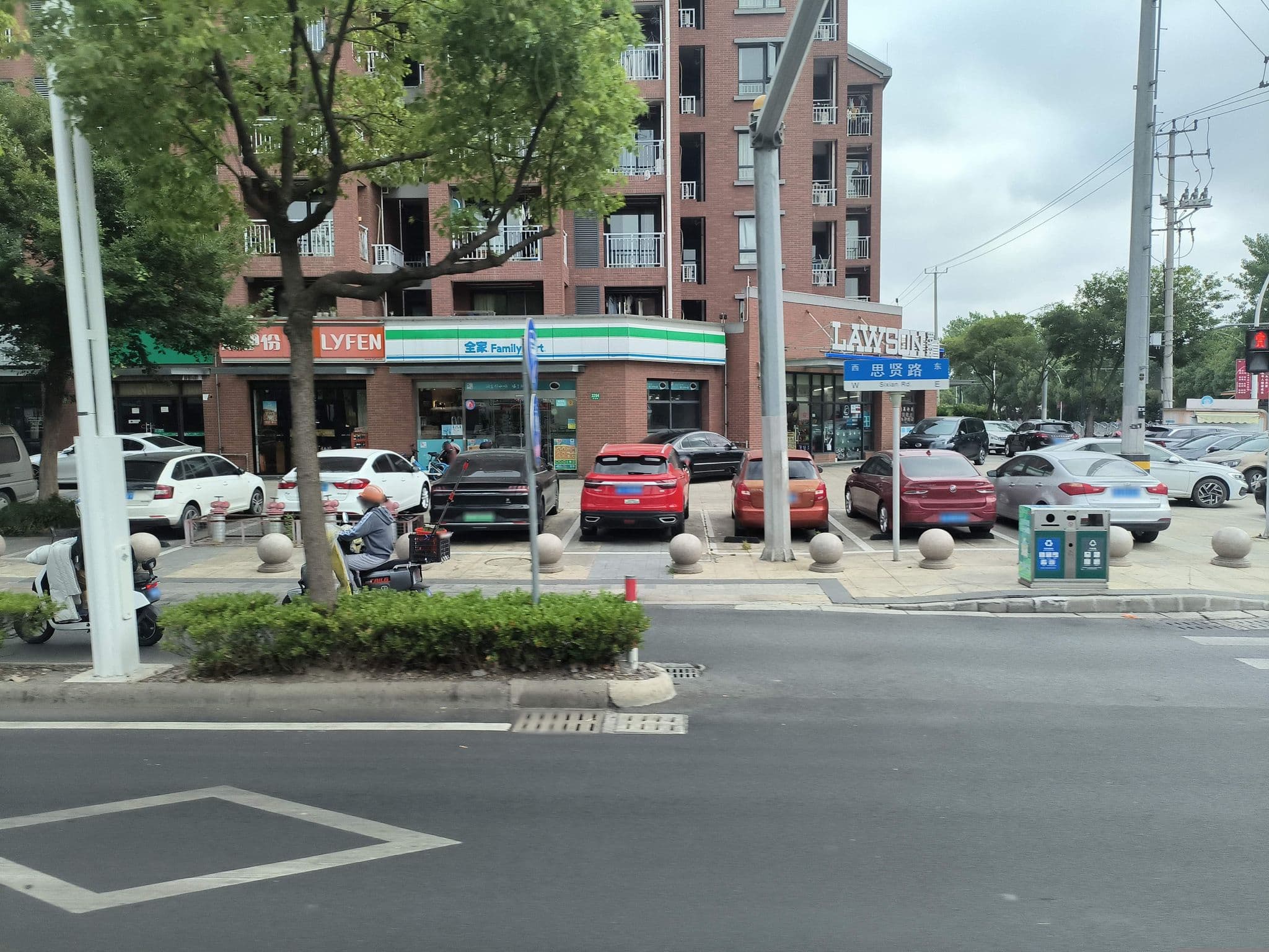 Street view near 上海聚友派轰趴别墅, Songjiang — © w786n (CC BY-SA · Mapillary)