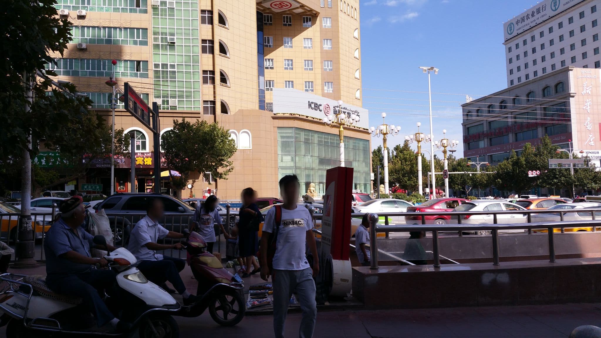 Street view near 如家商旅酒店(喀什噶尔古城店), Kashgar — © shlublu (CC BY-SA · Mapillary)