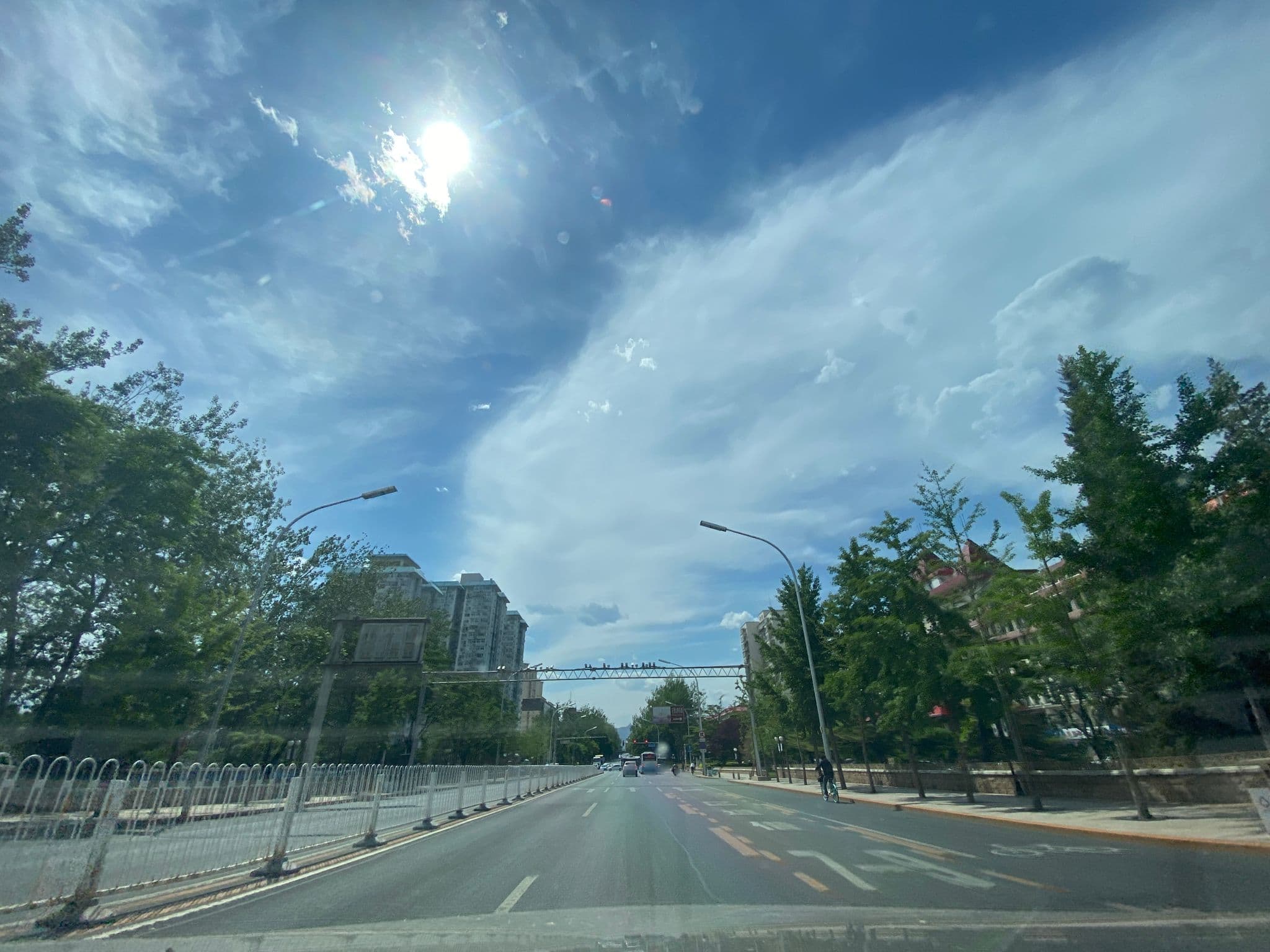Street view near 京燕饭店, Mentougou — © adirricor (CC BY-SA · Mapillary)