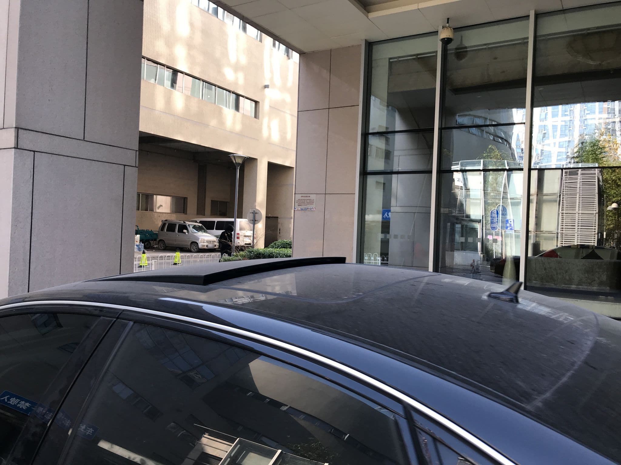 Street view near Holiday Inn Beijing Focus Square, Beijing — © bgsama (CC BY-SA · Mapillary)