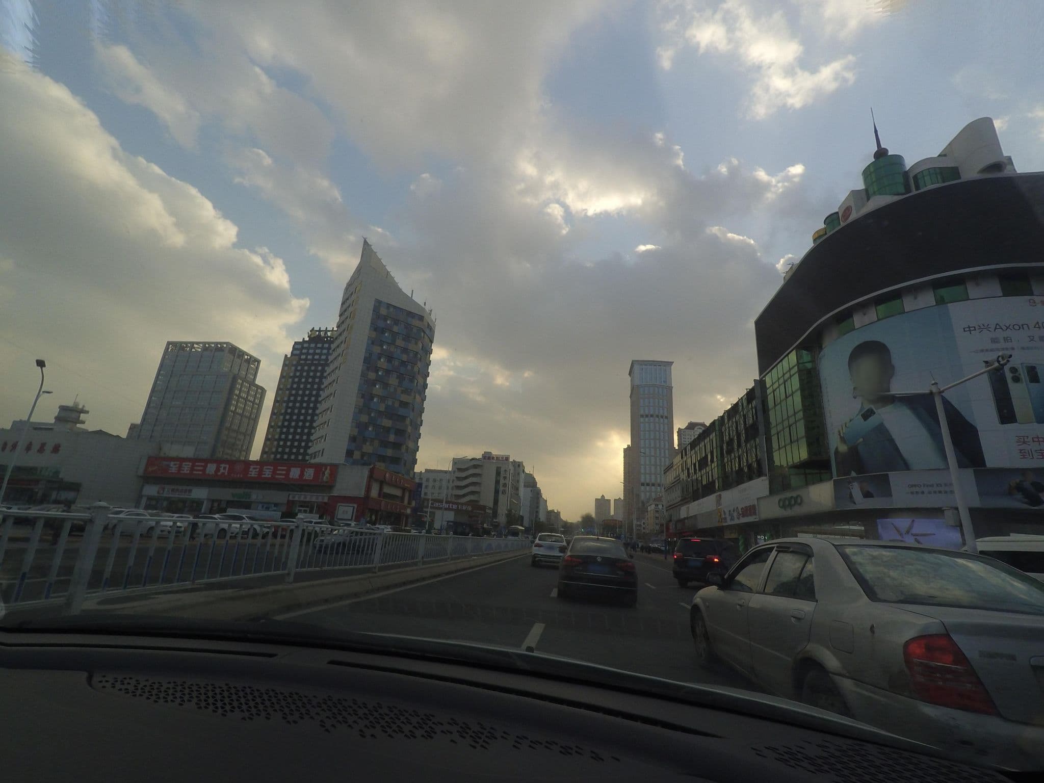 Street view near 维特•风尚酒店, Yantai — © recklessxpy (CC BY-SA · Mapillary)