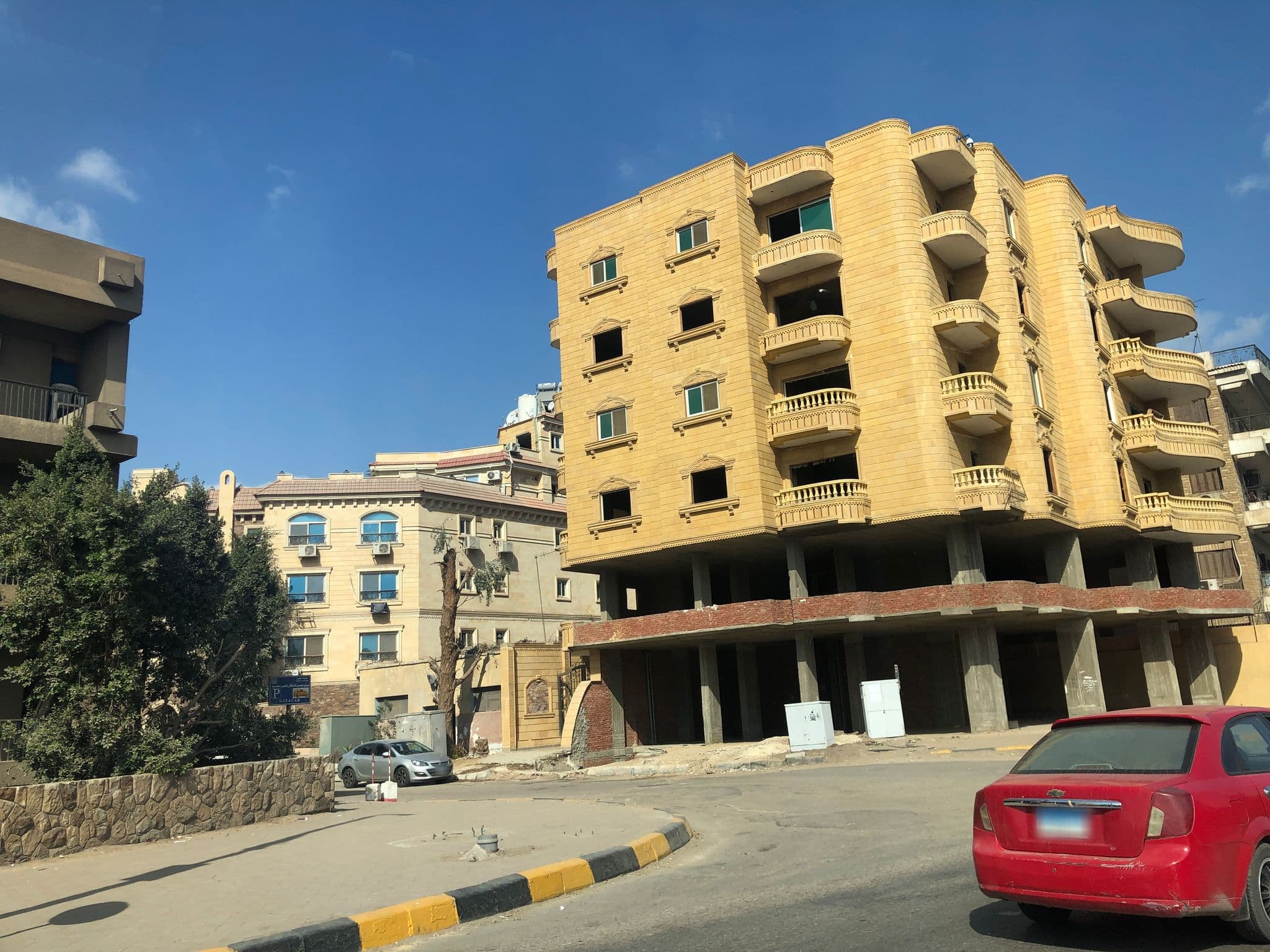 Street view near Elite Pyramids Hotel, Kirdāsah — © emanmehrez (CC BY-SA · Mapillary)
