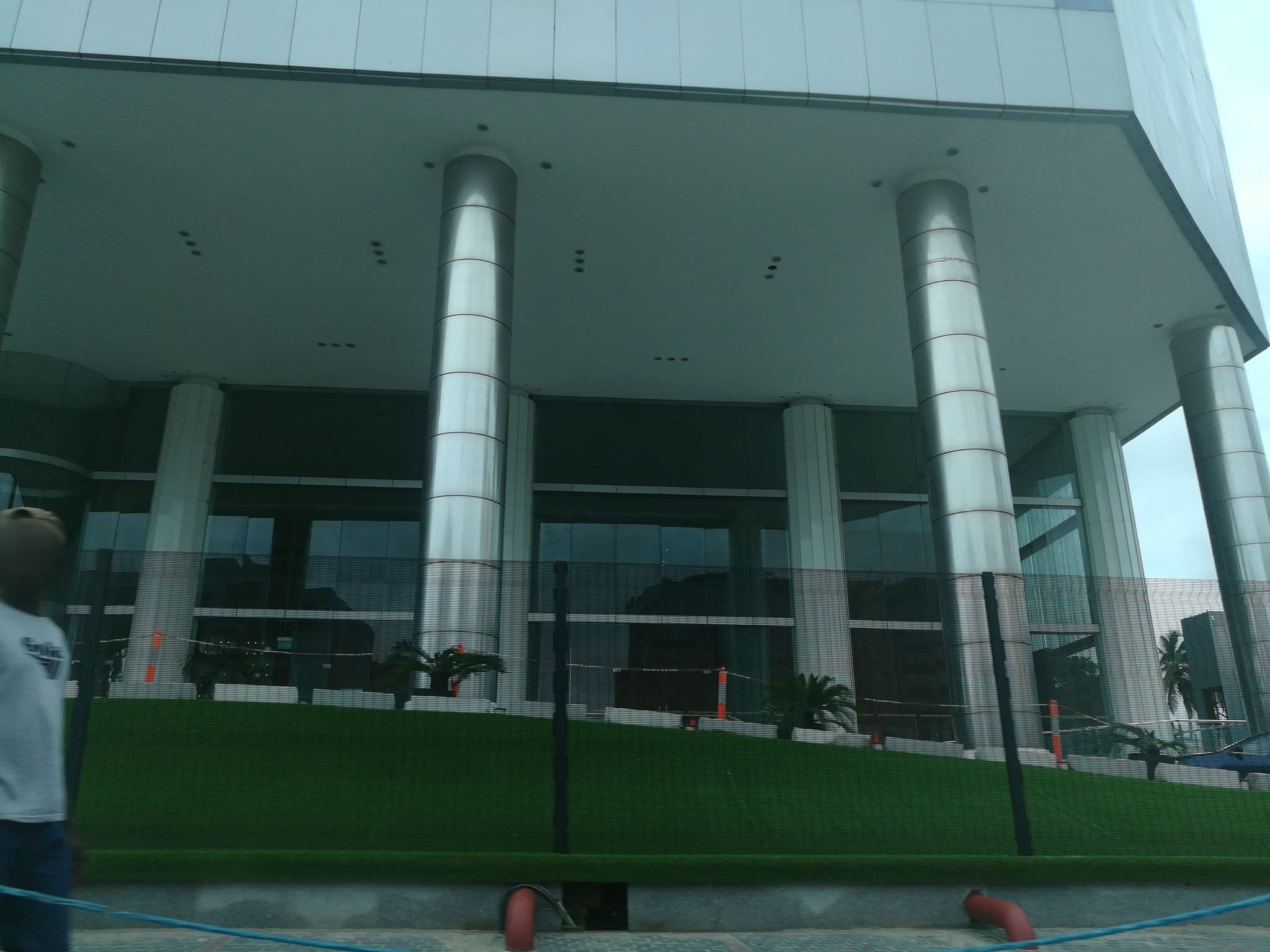 Street view near Intercontinental Lagos, Obalende — © ralebipim (CC BY-SA · Mapillary)