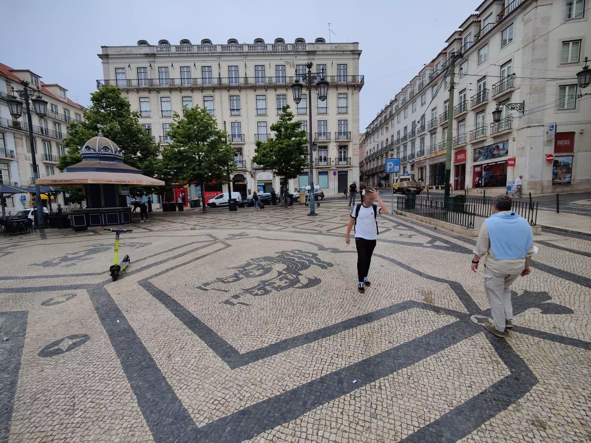 Street view near Farid's House, Bairro Alto — © feriret (CC BY-SA · Mapillary)