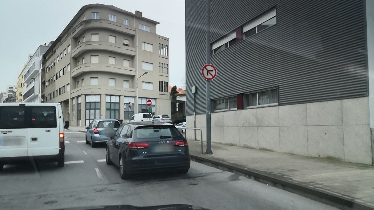 Street view near Casa do Sol, Porto