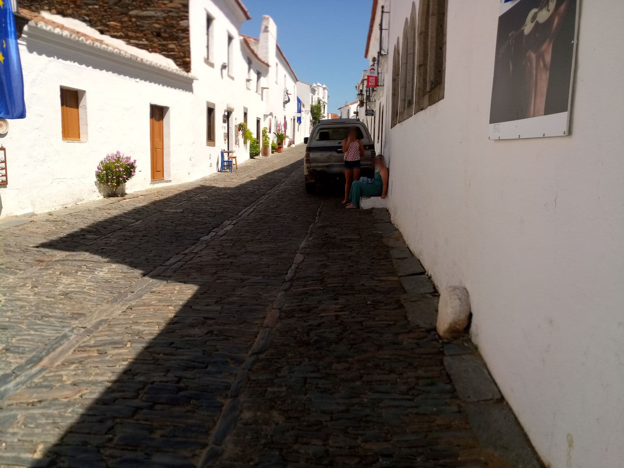 Street view near Casa Pinto, Reguengos de Monsaraz — © cartixa (CC BY-SA · Mapillary)