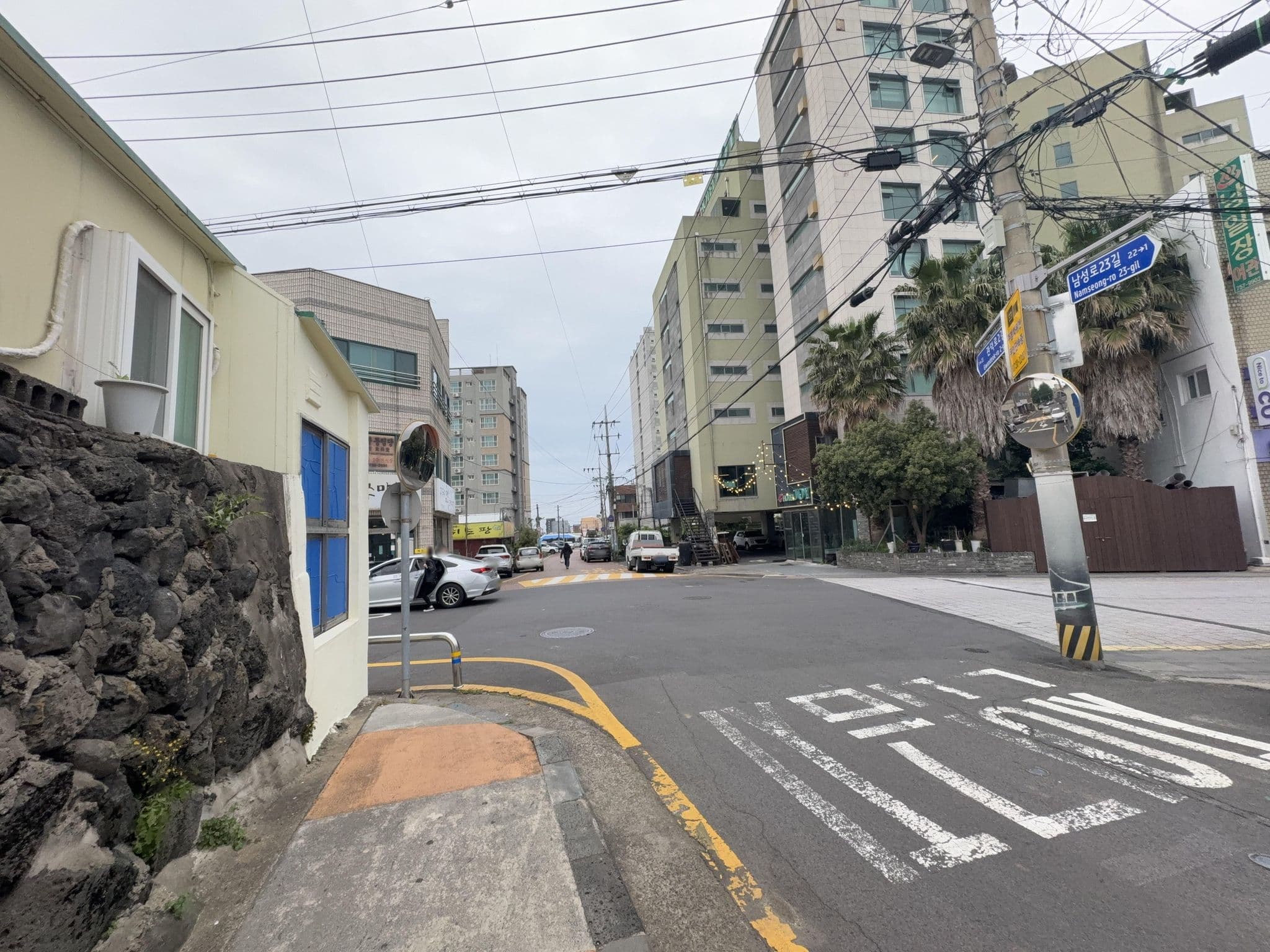 Street view near 알앤티호텔, Jeju City — © eunju (CC BY-SA · Mapillary)