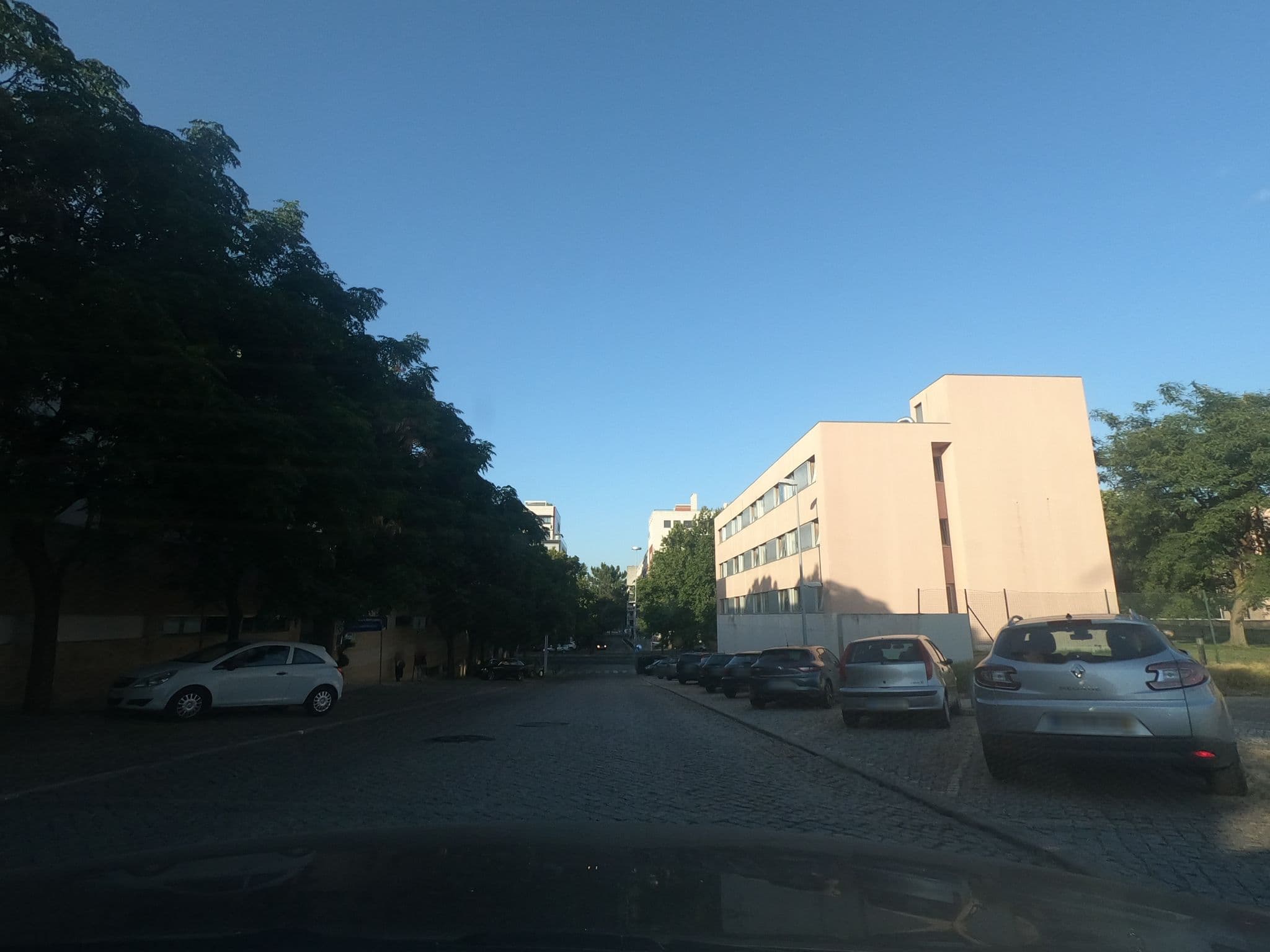 Street view near Pousada de Juventude do Parque das Nações (HI), Moscavide e Portela — © filohipo (CC BY-SA · Mapillary)