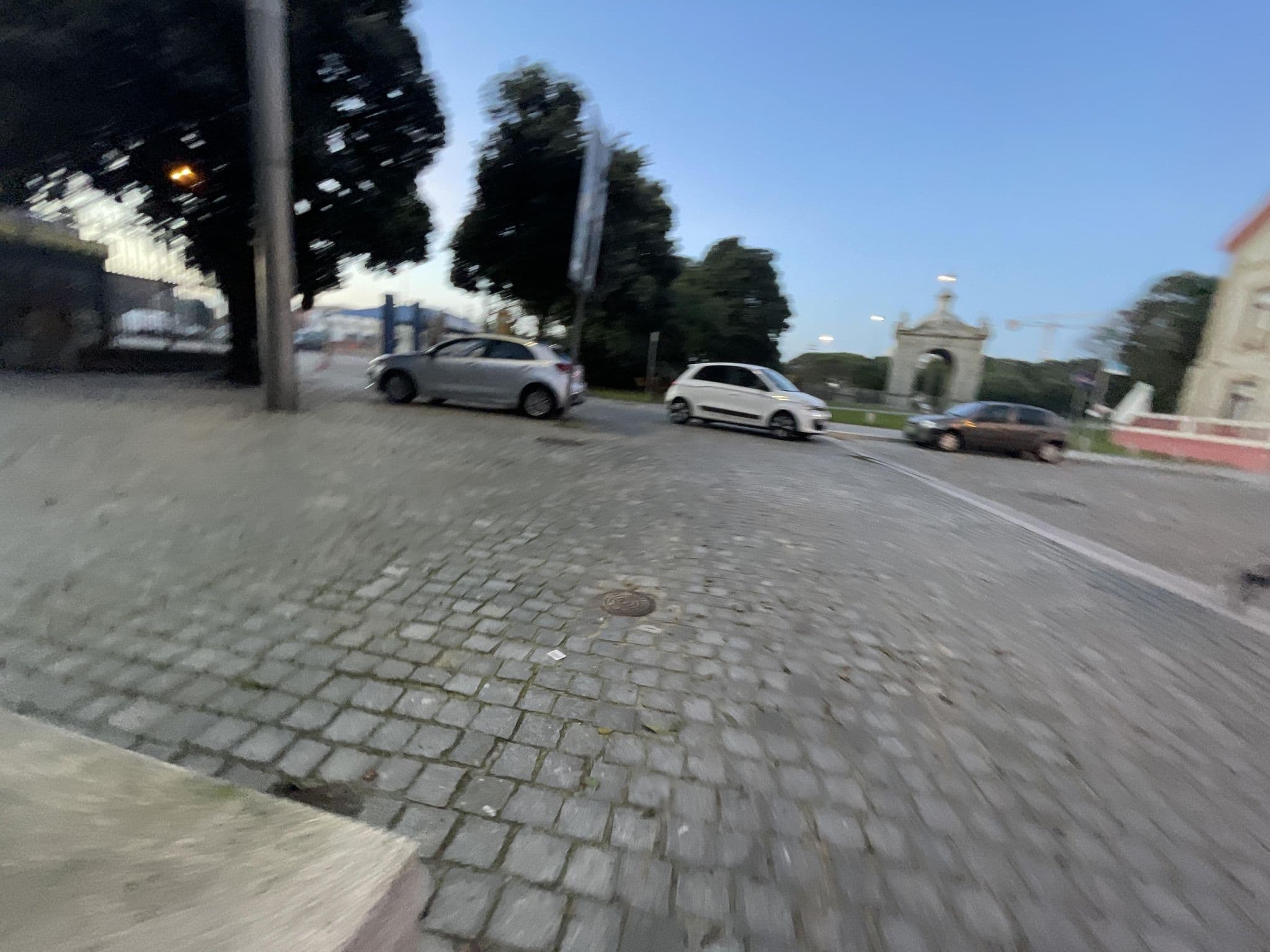 Street view near Harbour Inn, Matosinhos — © egorka (CC BY-SA · Mapillary)