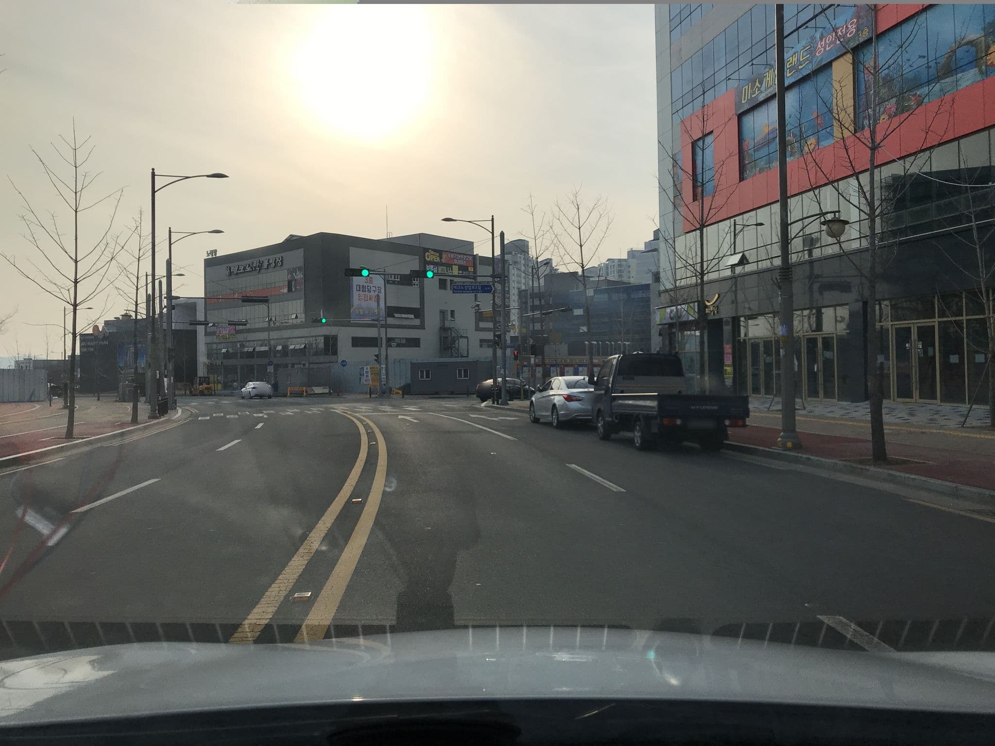 Street view near 더디종호텔, Hwawŏn — © harderthan (CC BY-SA · Mapillary)
