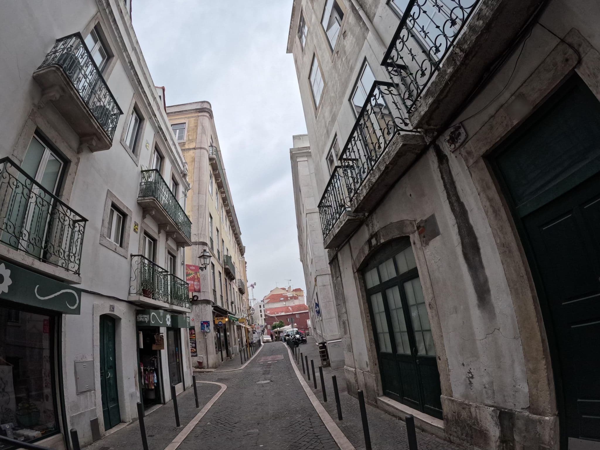 Street view near Tandem Palacio Alfama Suites, Alfama — © claudiop (CC BY-SA · Mapillary)
