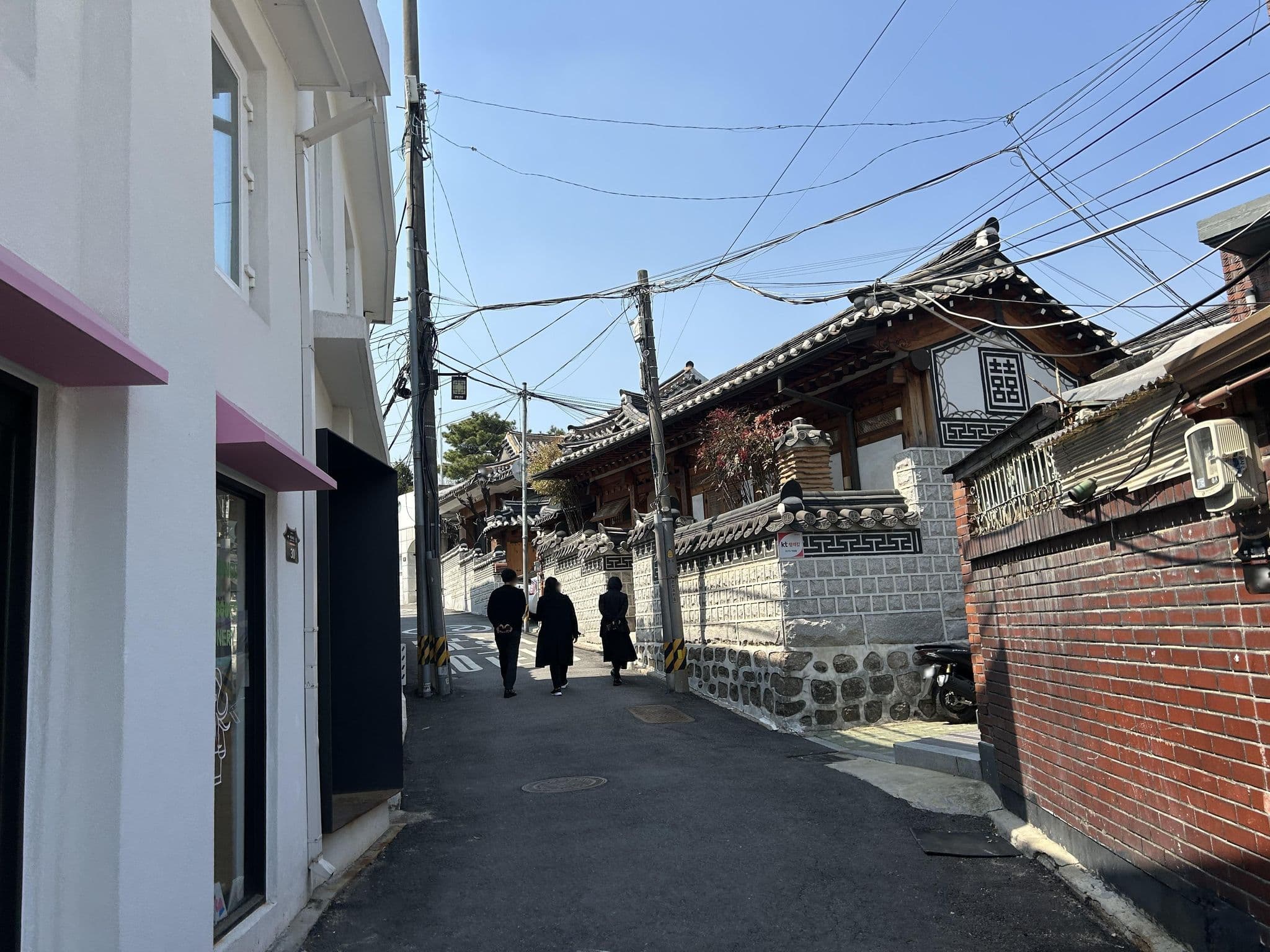 Street view near 휴안 게스트하우스, Seoul — © ruslan_fat (CC BY-SA · Mapillary)