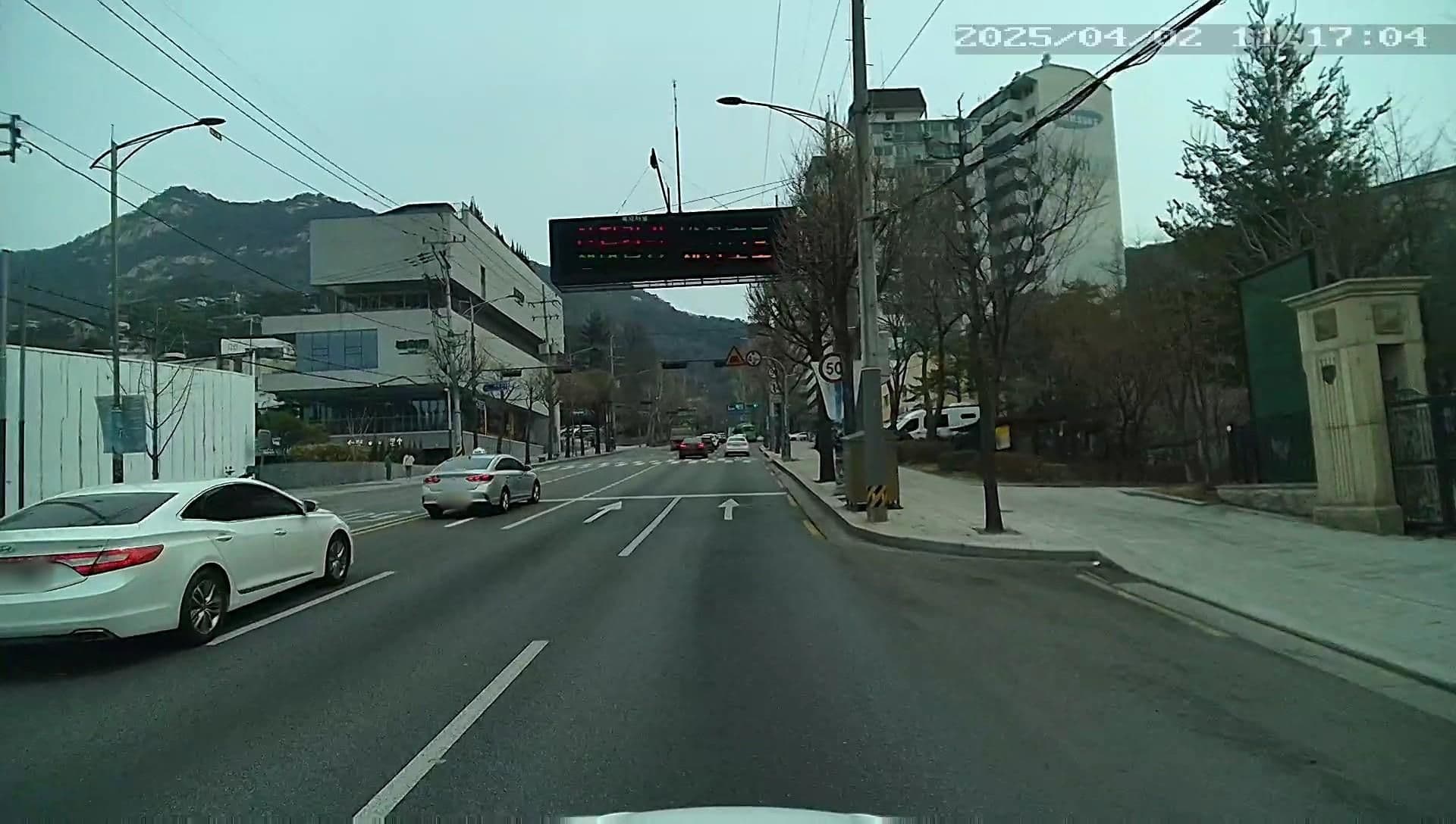 Street view near 올림피아 호텔 서울, Seoul — © motov (CC BY-SA · Mapillary)