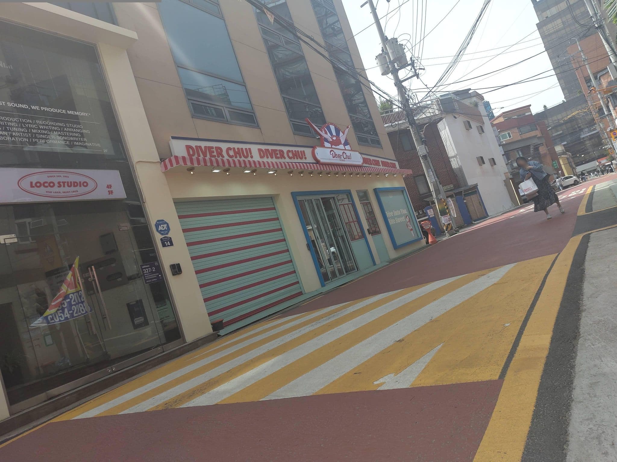Street view near NOM'sTEL Ambassador Sung-su, Yongsan-dong — © West9876 (CC BY-SA · Mapillary)