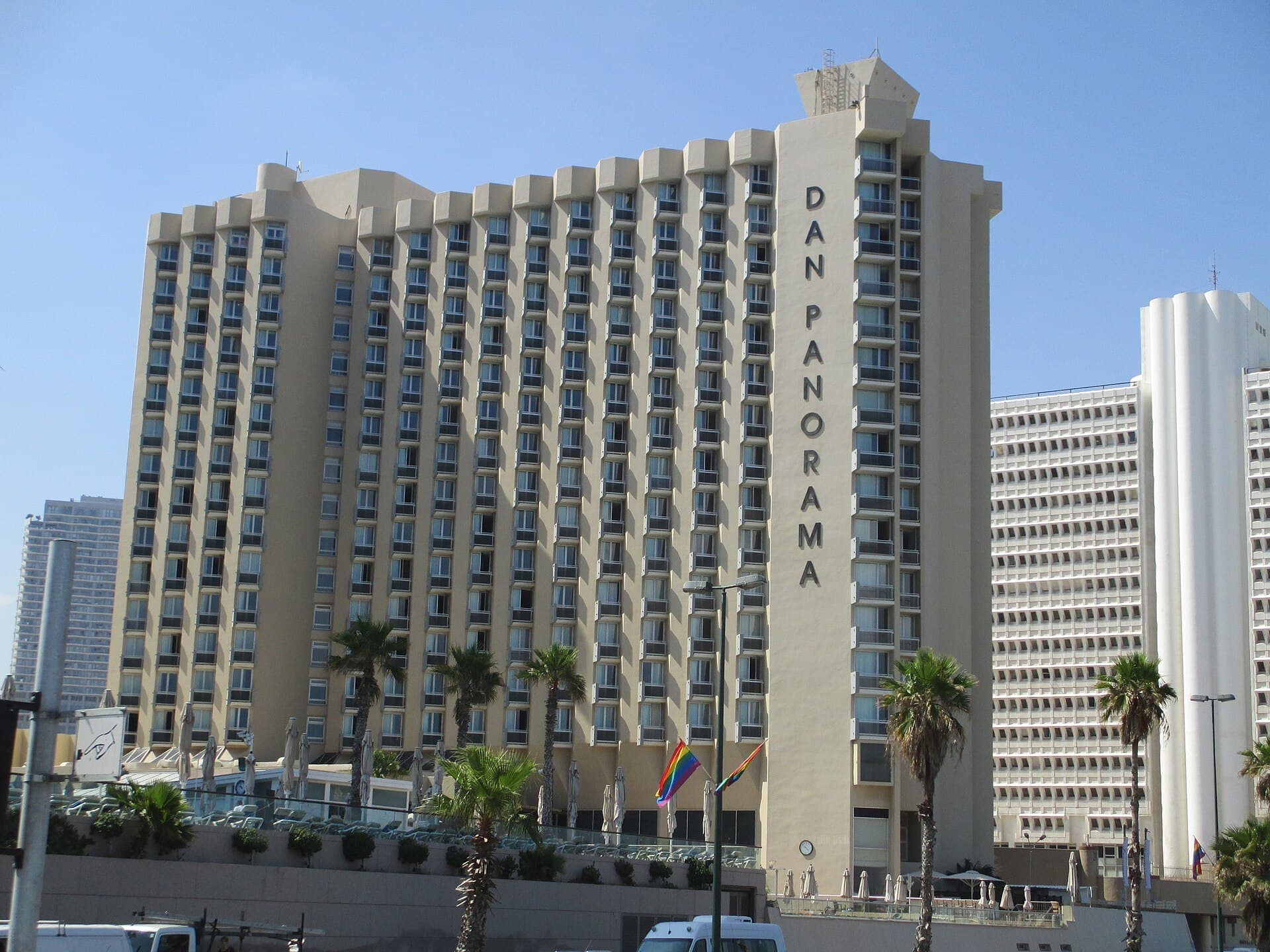 Dan Panorama Tel Aviv (דן פנורמה) (via Wikimedia Commons, CC BY-SA 3.0)