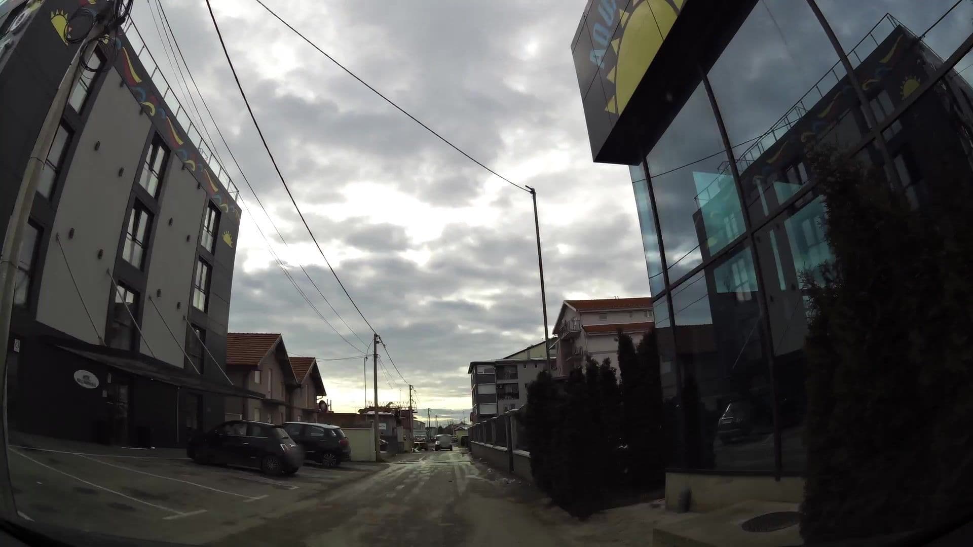 Street view near Garni Hotel Hollywoodland, Surčin — © kaartcam (CC BY-SA · Mapillary)