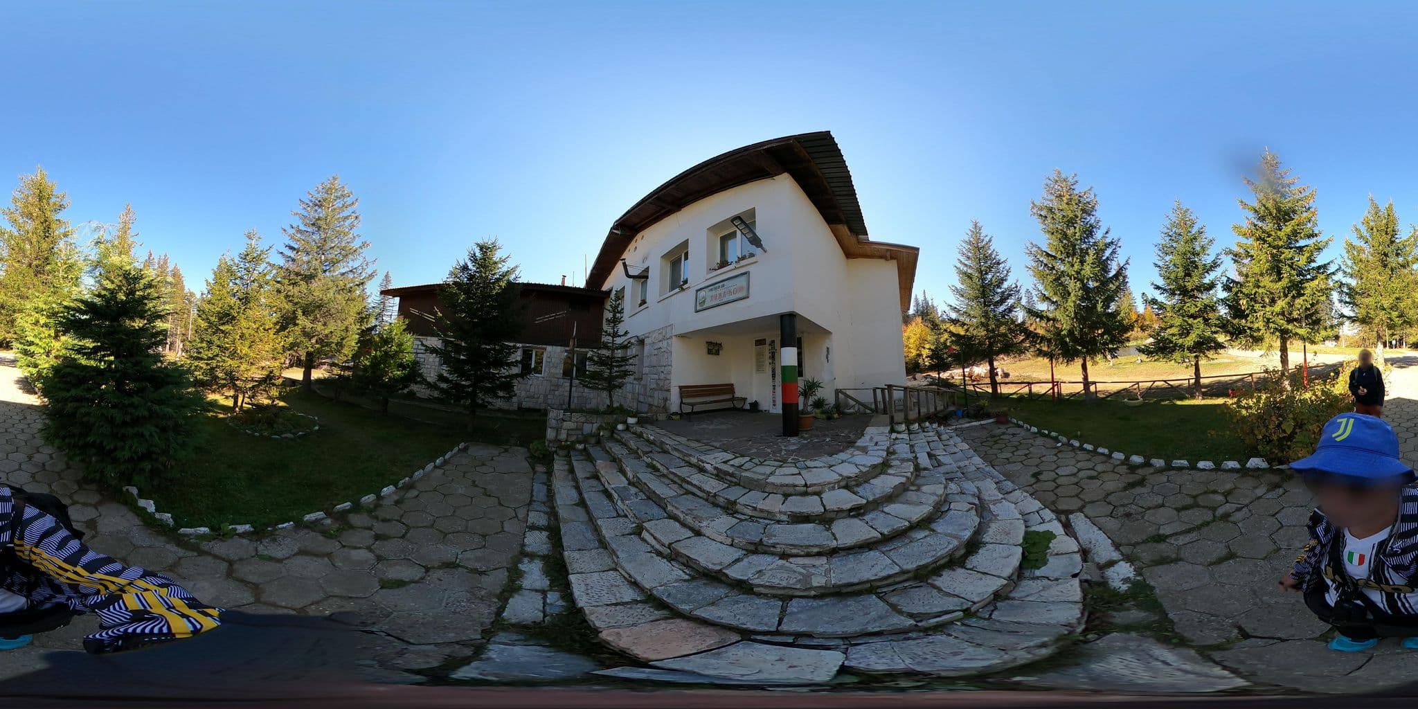 Street view near хижа Ком-стара, Berkovitsa — © alexanderbtodorov (CC BY-SA · Mapillary)