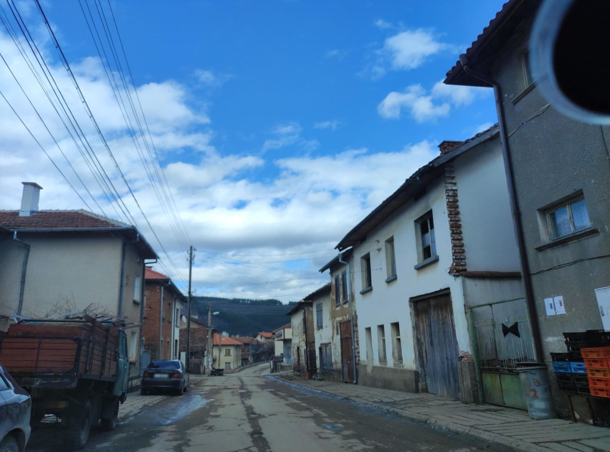 Street view near Bella's bed - Chiprovtsi, Chiprovtsi — © neau (CC BY-SA · Mapillary)
