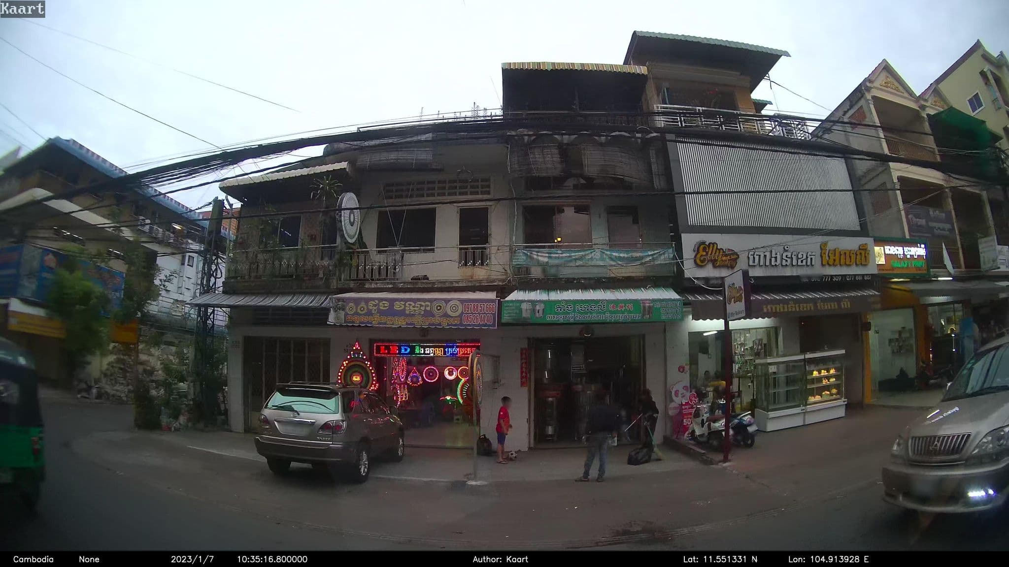Street view near Phnom Penh Era Hotel, Tuŏl Tumpung — © kaart_2 (CC BY-SA · Mapillary)