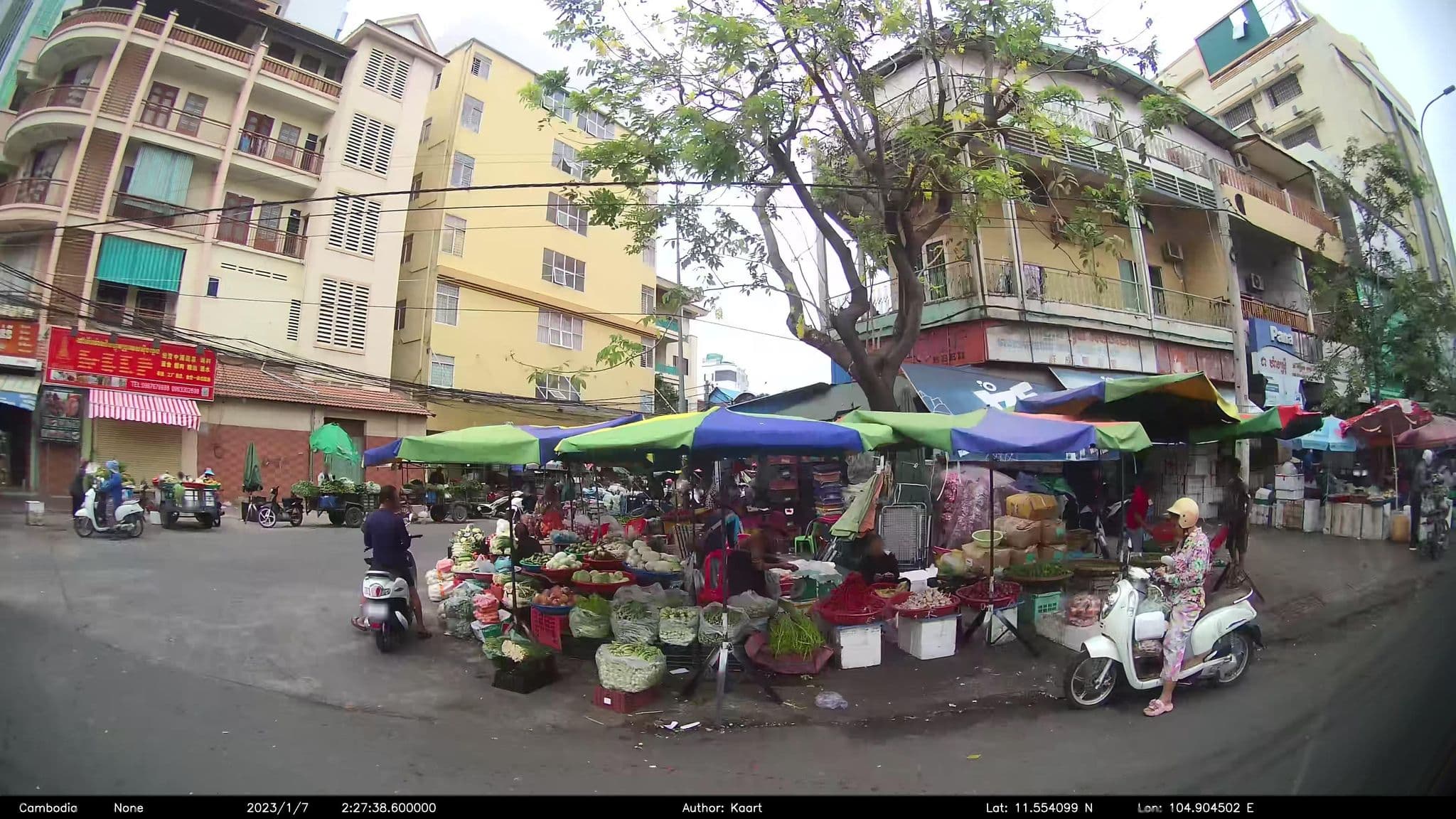 Street view near Royal Inn Hotel, Tuŏl Tumpung — © kaart_2 (CC BY-SA · Mapillary)