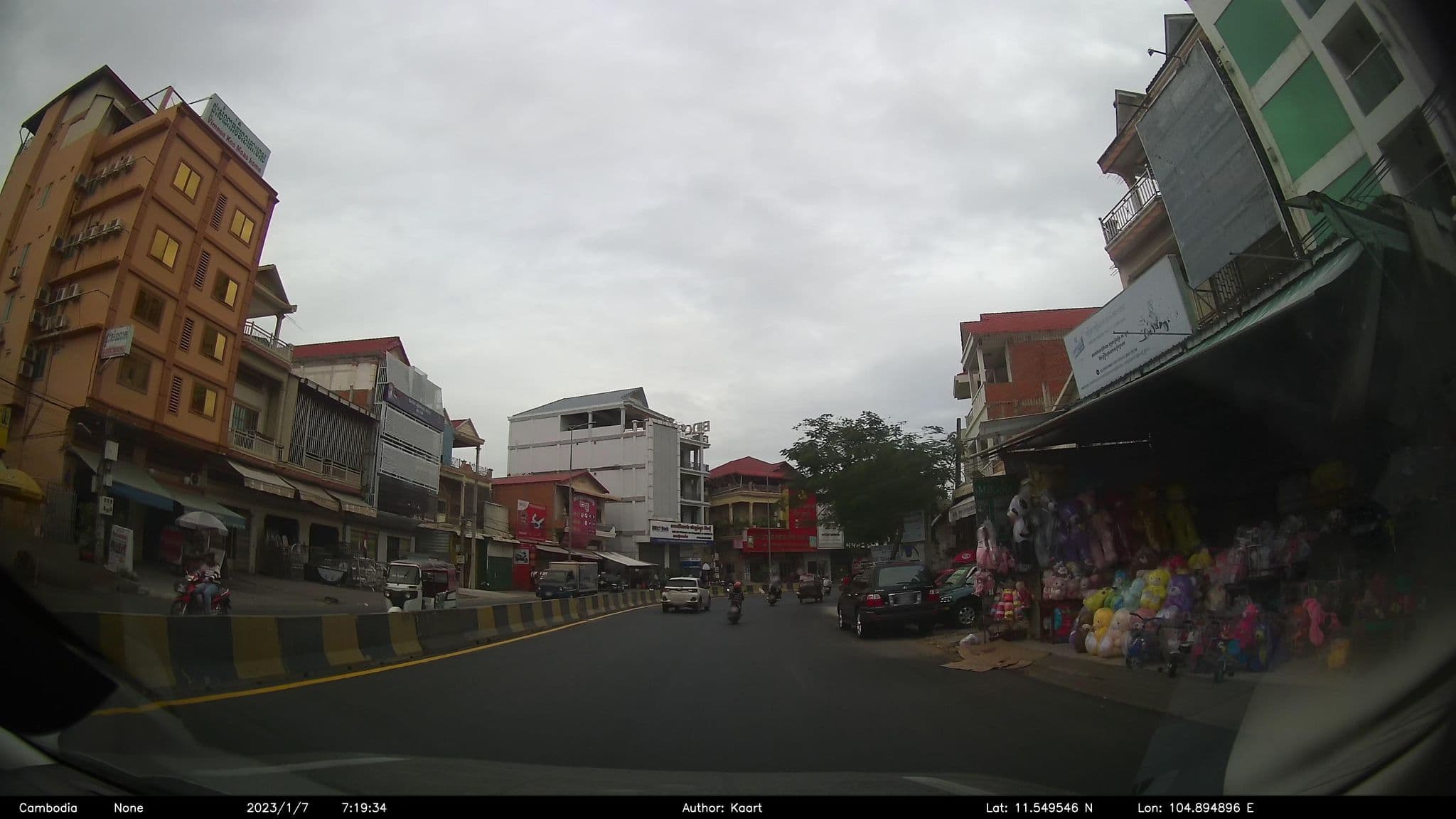 Street view near koh meas guesthous, Tuŏl Tumpung — © kaart_2 (CC BY-SA · Mapillary)