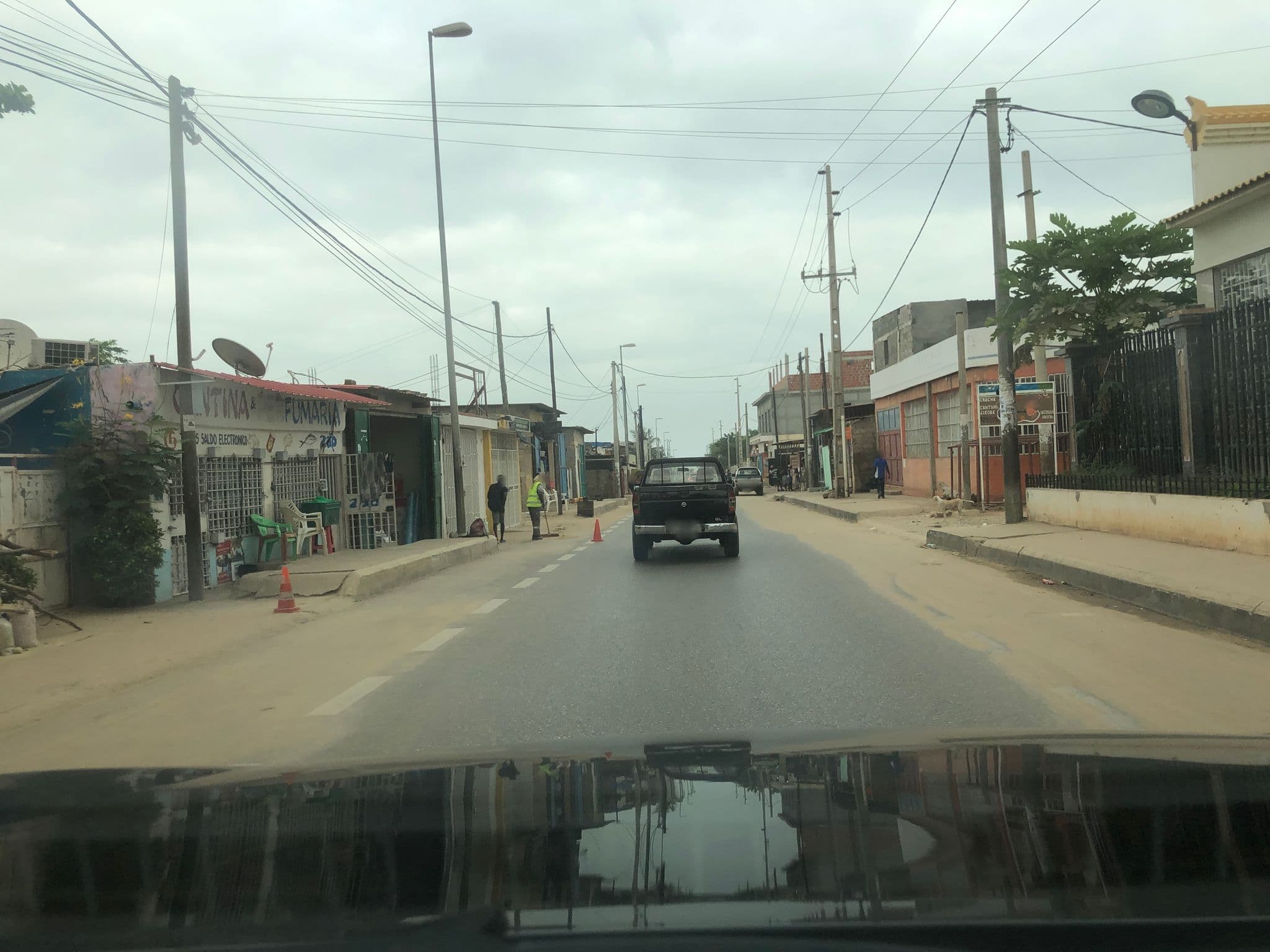 Street view near Sun Shine Hotel, Benfica — © via (CC BY-SA · Mapillary)