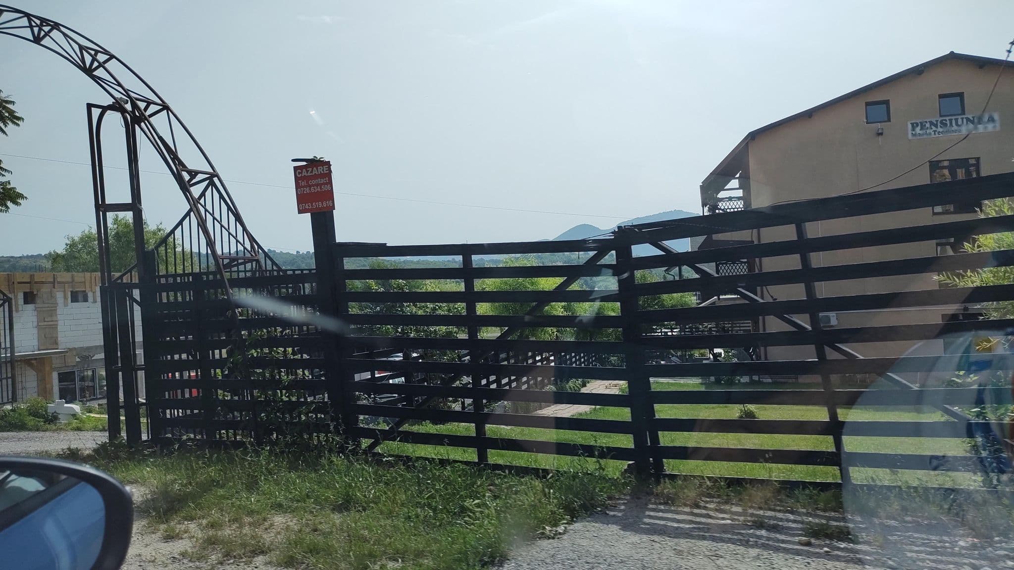 Street view near Pensiunea Maria Teodora, Eşelniţa — © rsandu (CC BY-SA · Mapillary)