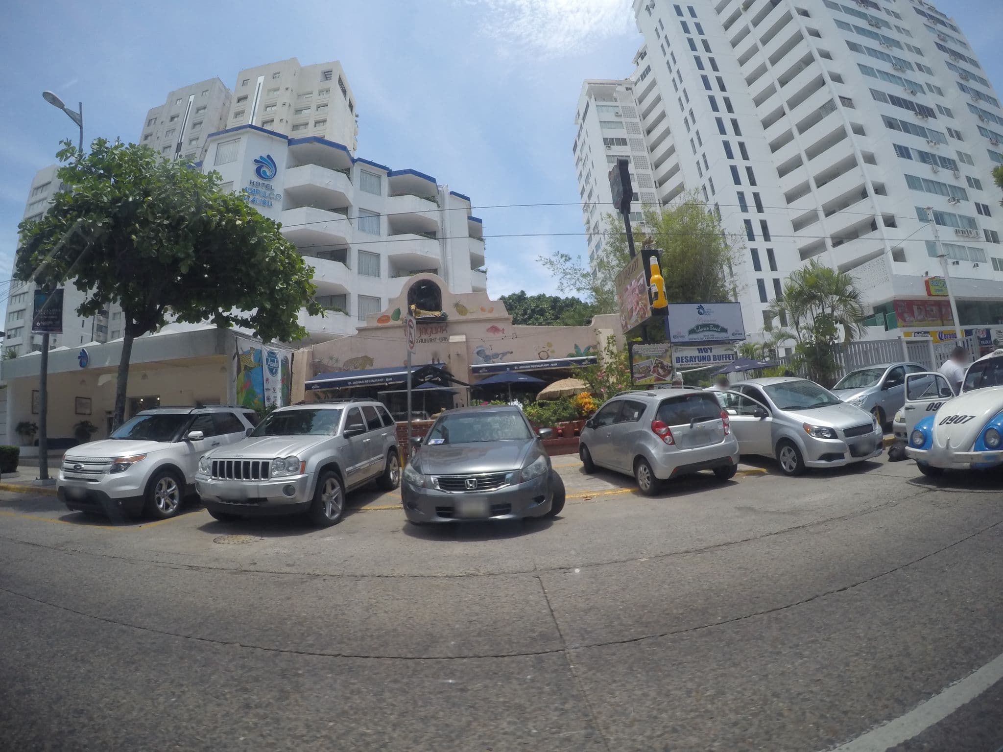 Street view near Hotel Acapulco Malibú, Colonia Alborada — © ccossio (CC BY-SA · Mapillary)