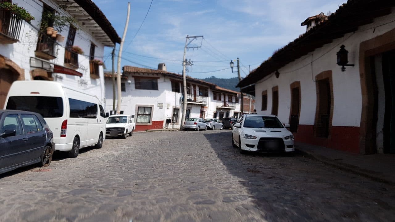 Street view near Meson De Leyendas, Valle de Bravo — © mdelatorre (CC BY-SA · Mapillary)