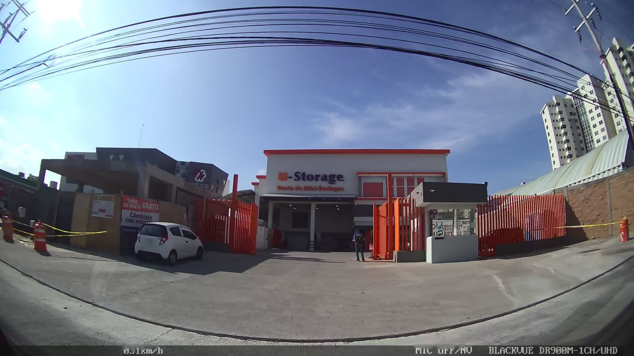 Street view near Interlove Hotel, Col. Bosques de las Lomas — © kaart_2 (CC BY-SA · Mapillary)