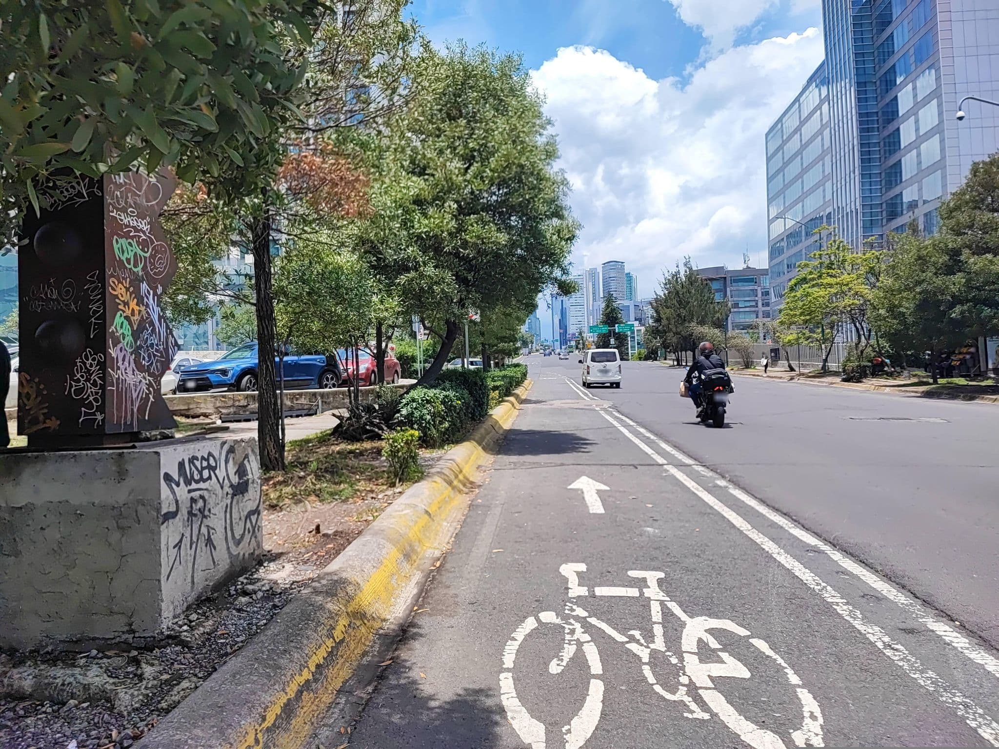 Street view near Sheraton Santa Fe, Col. Bosques de las Lomas — © monibike (CC BY-SA · Mapillary)