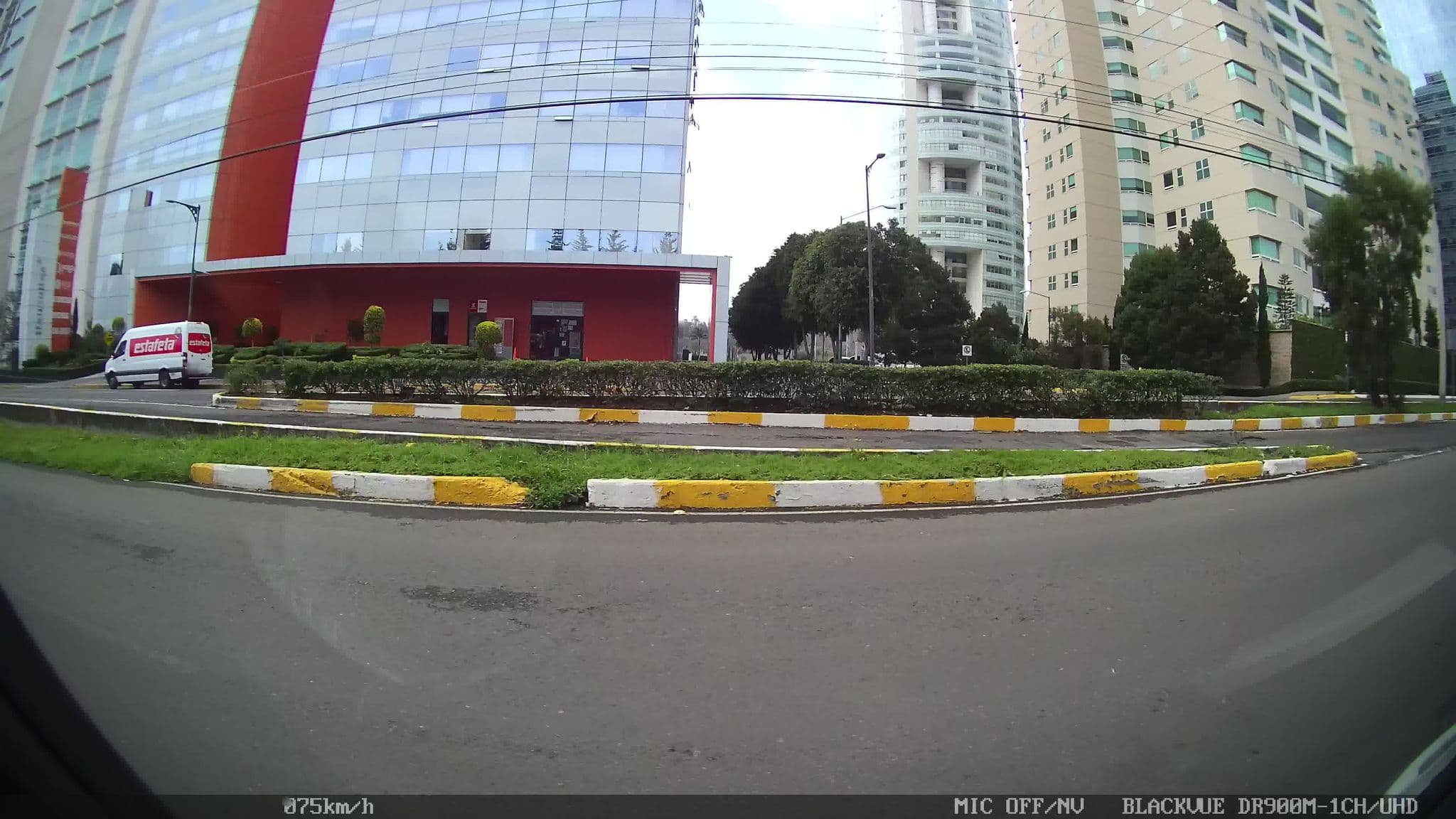 Street view near Haus Suites, Col. Bosques de las Lomas — © kaart_2 (CC BY-SA · Mapillary)
