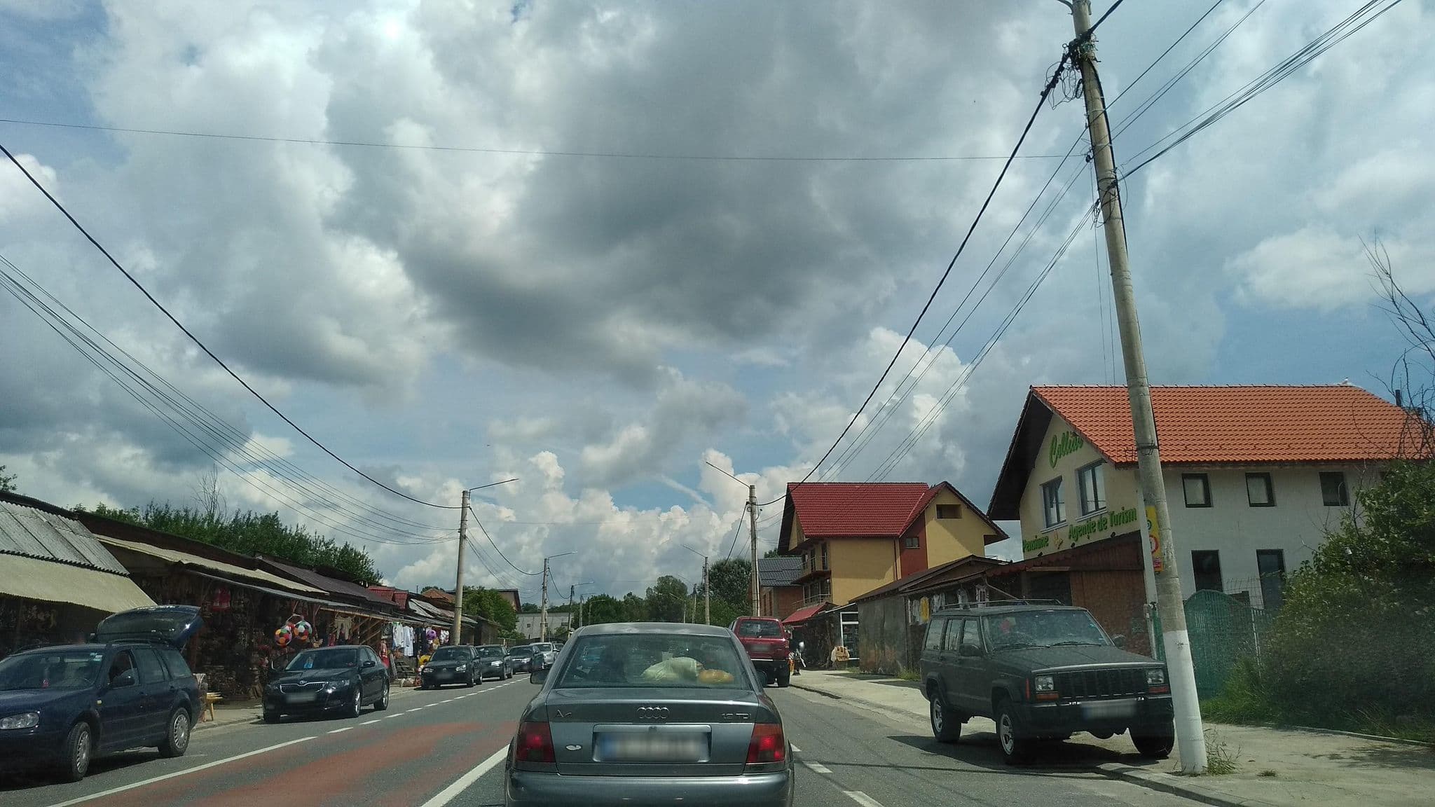 Street view near Pensiunea Drăghici, Horezu — © tavi (CC BY-SA · Mapillary)