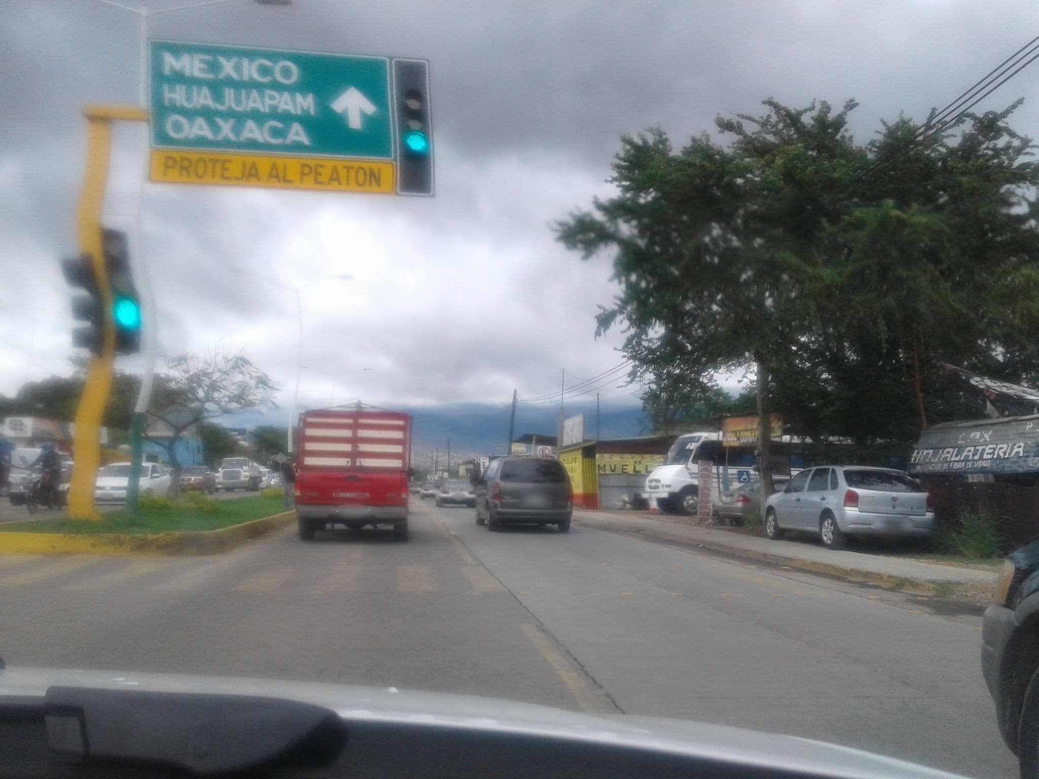 Street view near Motel Oasis, Santa Cruz Xoxocotlán — © frevela (CC BY-SA · Mapillary)