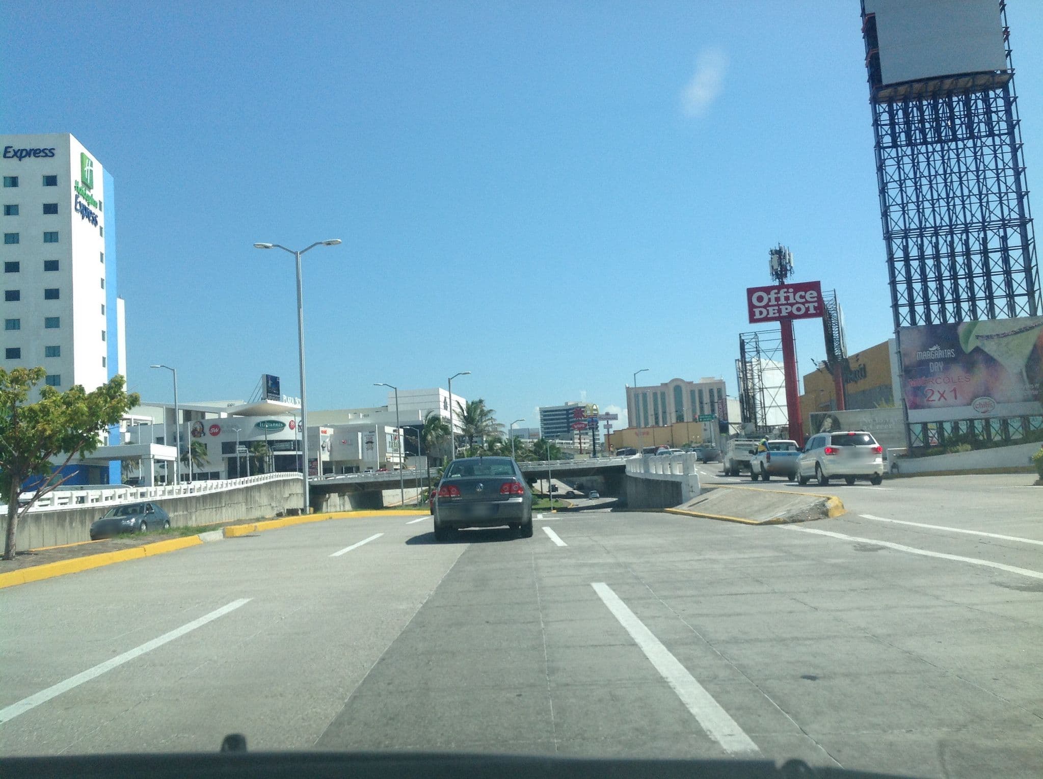Street view near Hampton By Hilton, Boca del Rio — © omarsansi (CC BY-SA · Mapillary)