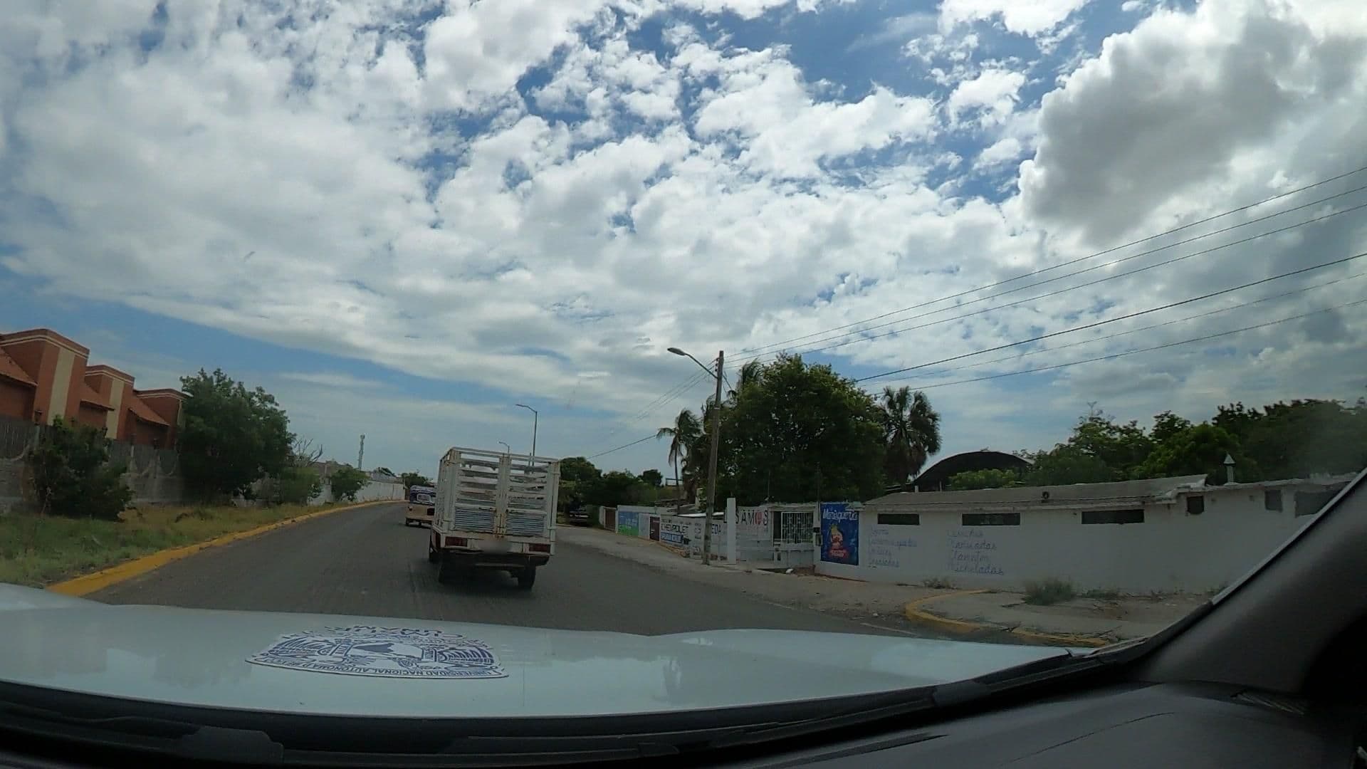Street view near Hotel Guiexhoba, Santo Domingo Tehuantepec — © nicovargas (CC BY-SA · Mapillary)
