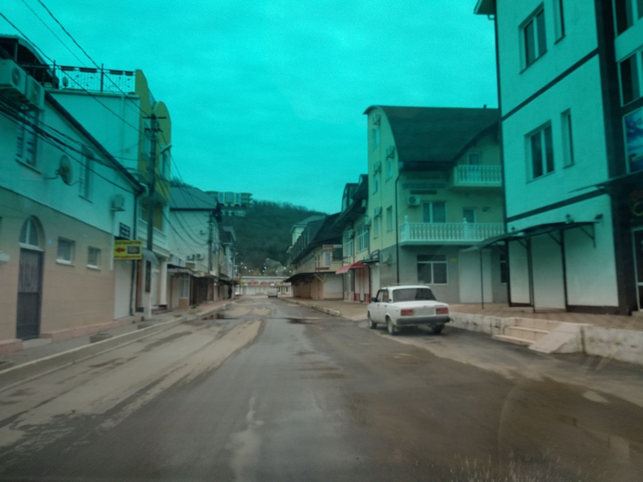 Street view near Отель "Bohemia", Novomikhaylovskiy — © bazich (CC BY-SA · Mapillary)
