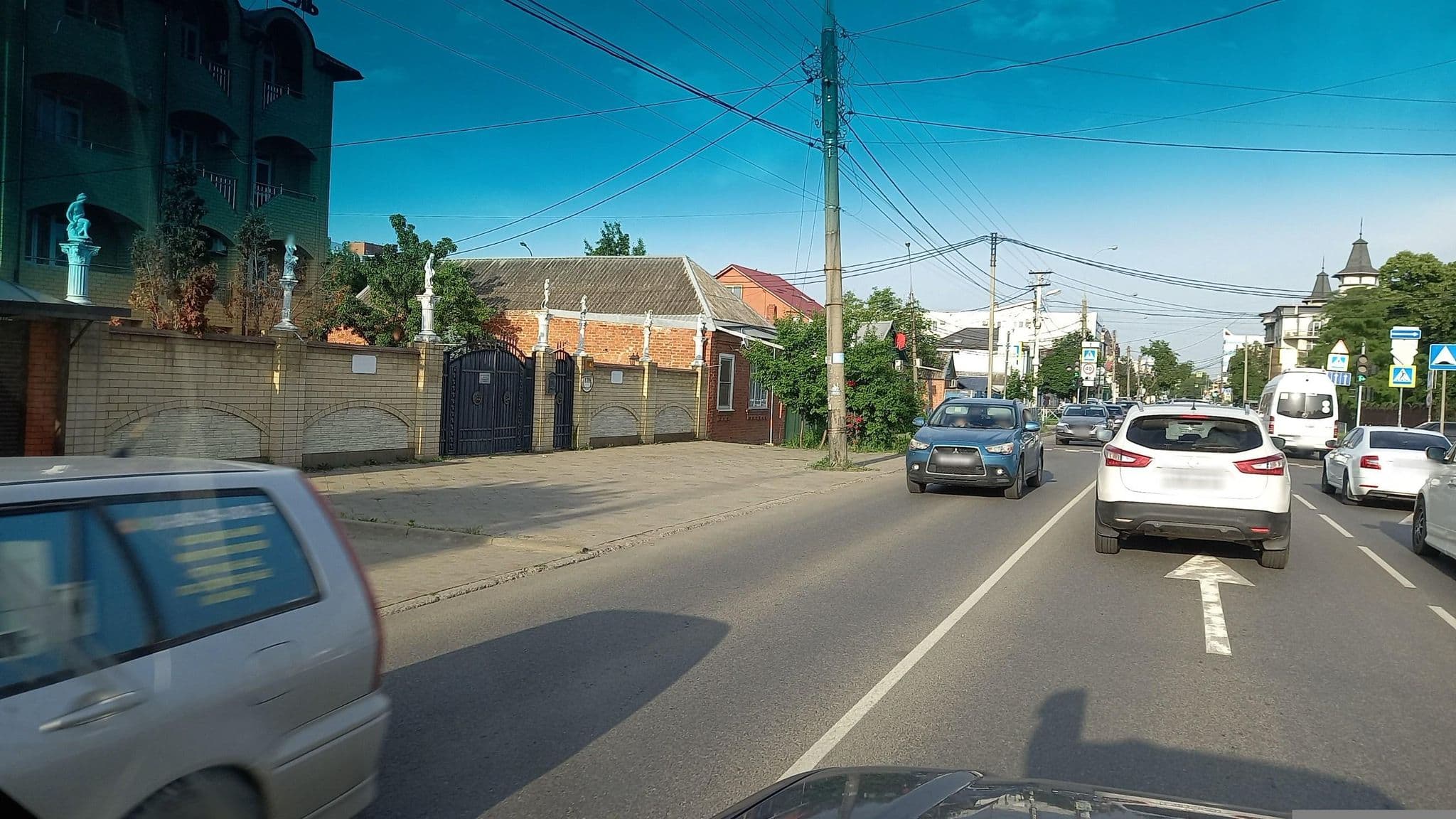 Street view near Уют Рипсиме, Krasnodar — © azimuth (CC BY-SA · Mapillary)