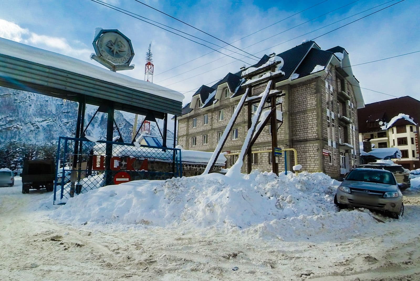 Street view near Отель "САЛАМ", Terskol — © artguard (CC BY-SA · Mapillary)