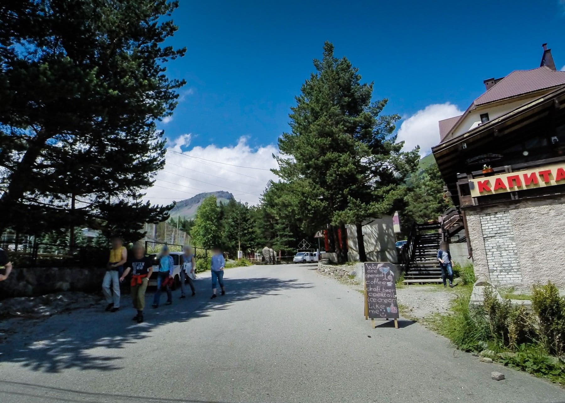 Street view near Времена года, Terskol — © artguard (CC BY-SA · Mapillary)
