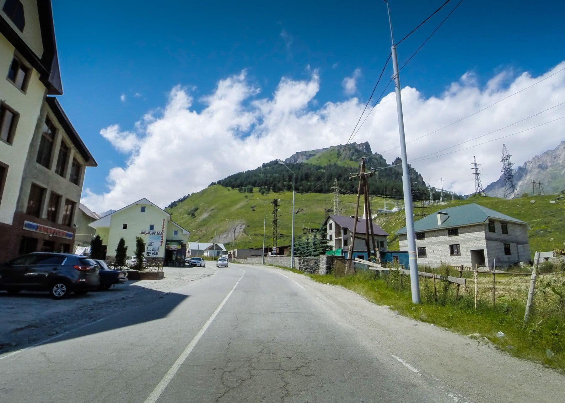 Street view near Отель "Эльбрус и Я", Terskol — © artguard (CC BY-SA · Mapillary)