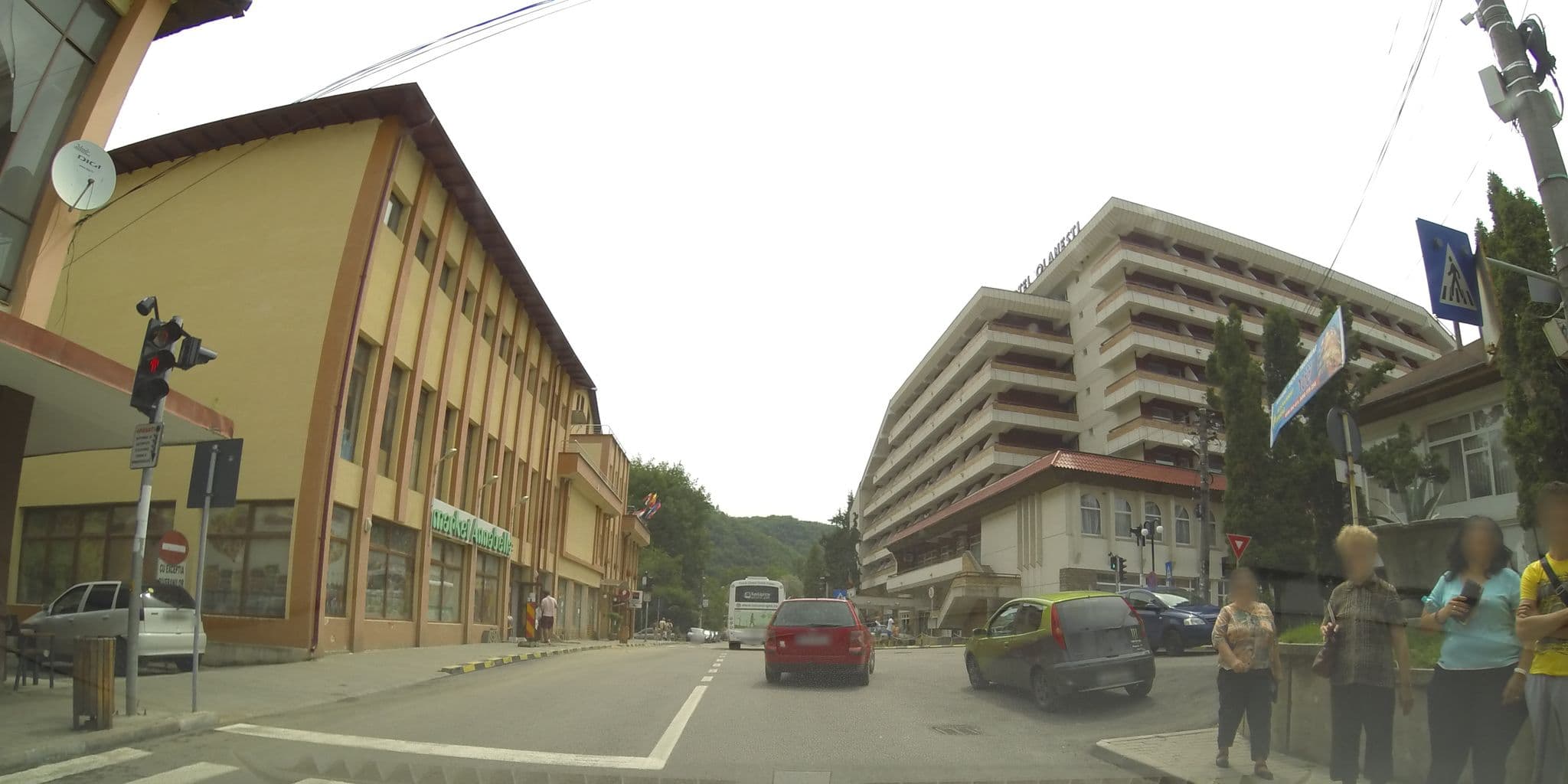 Street view near Hotel Wellnes & Spa Cascada, Livadia — © deeeznuuuts (CC BY-SA · Mapillary)