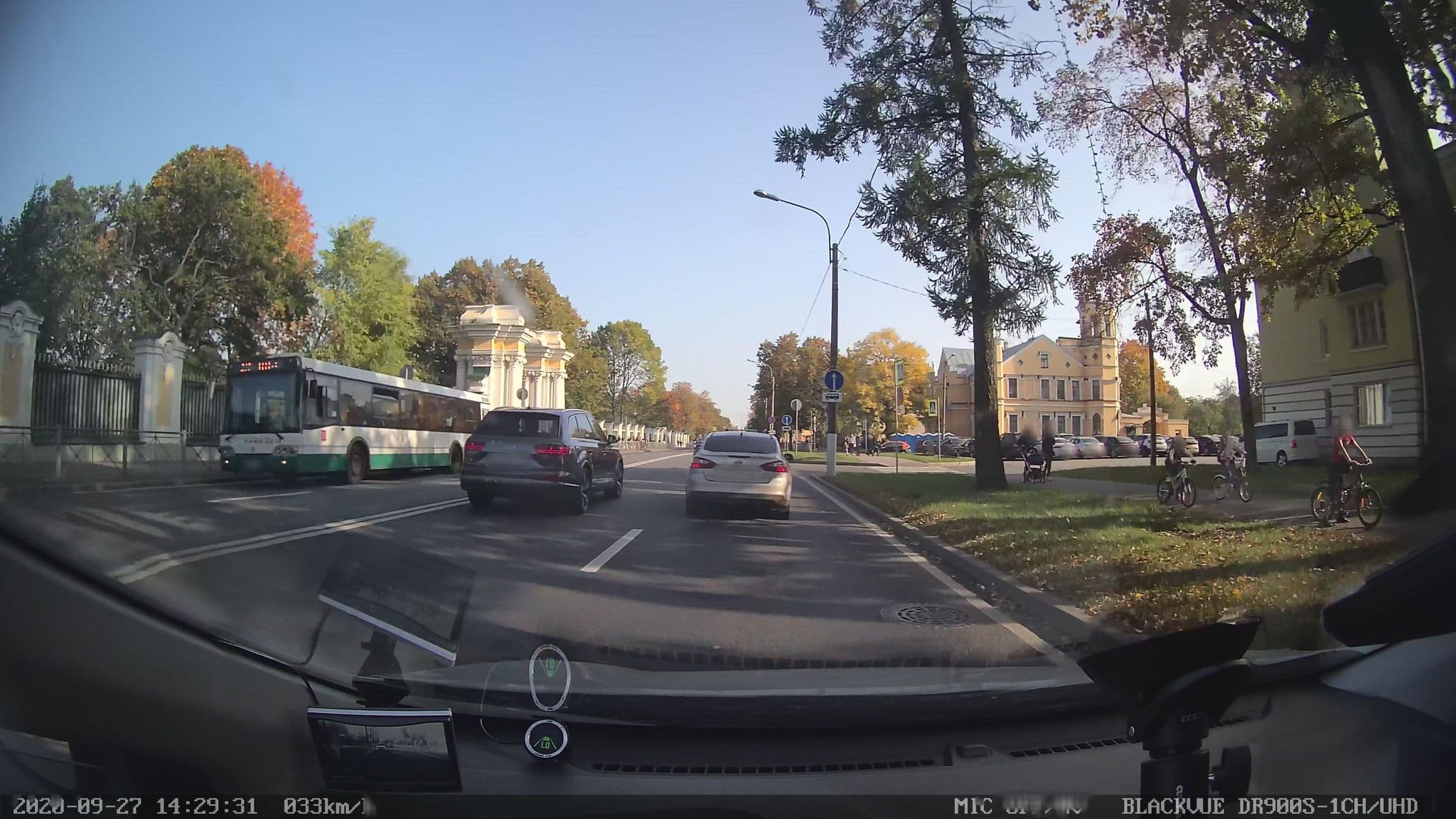 Street view near Дом Трувеллера F&F, Peterhof — © petunder (CC BY-SA · Mapillary)